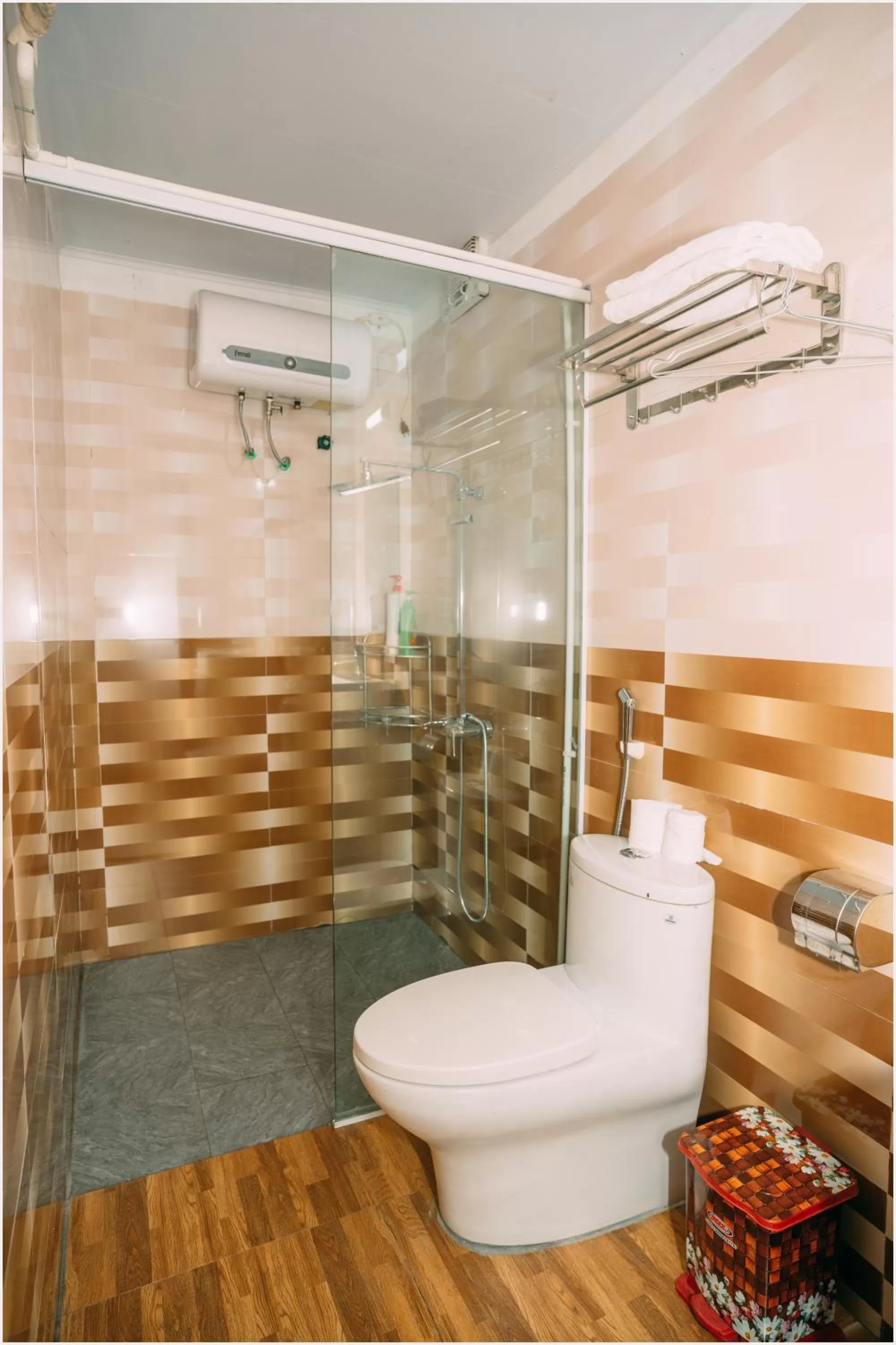 Toilet, Bathroom in Tam Coc Windy Fields