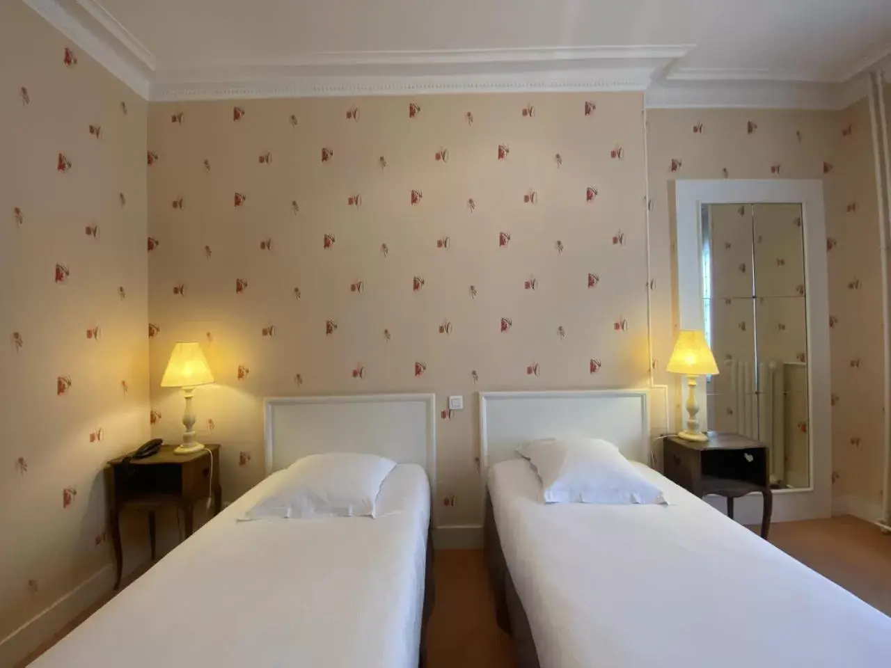 Comfort Twin Room in The Originals Boutique, Hôtel Terminus, Bourg-en-Bresse Gare (Qualys-Hotel) Comfort Twin Room in The Originals Boutique, Hôtel Terminus, Bourg-en-Bresse Gare (Qualys-Hotel)