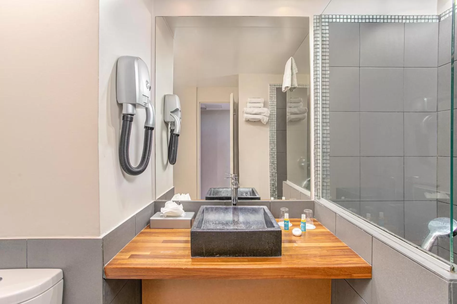 Bathroom in Zenitude Hôtel Résidences Le Salako