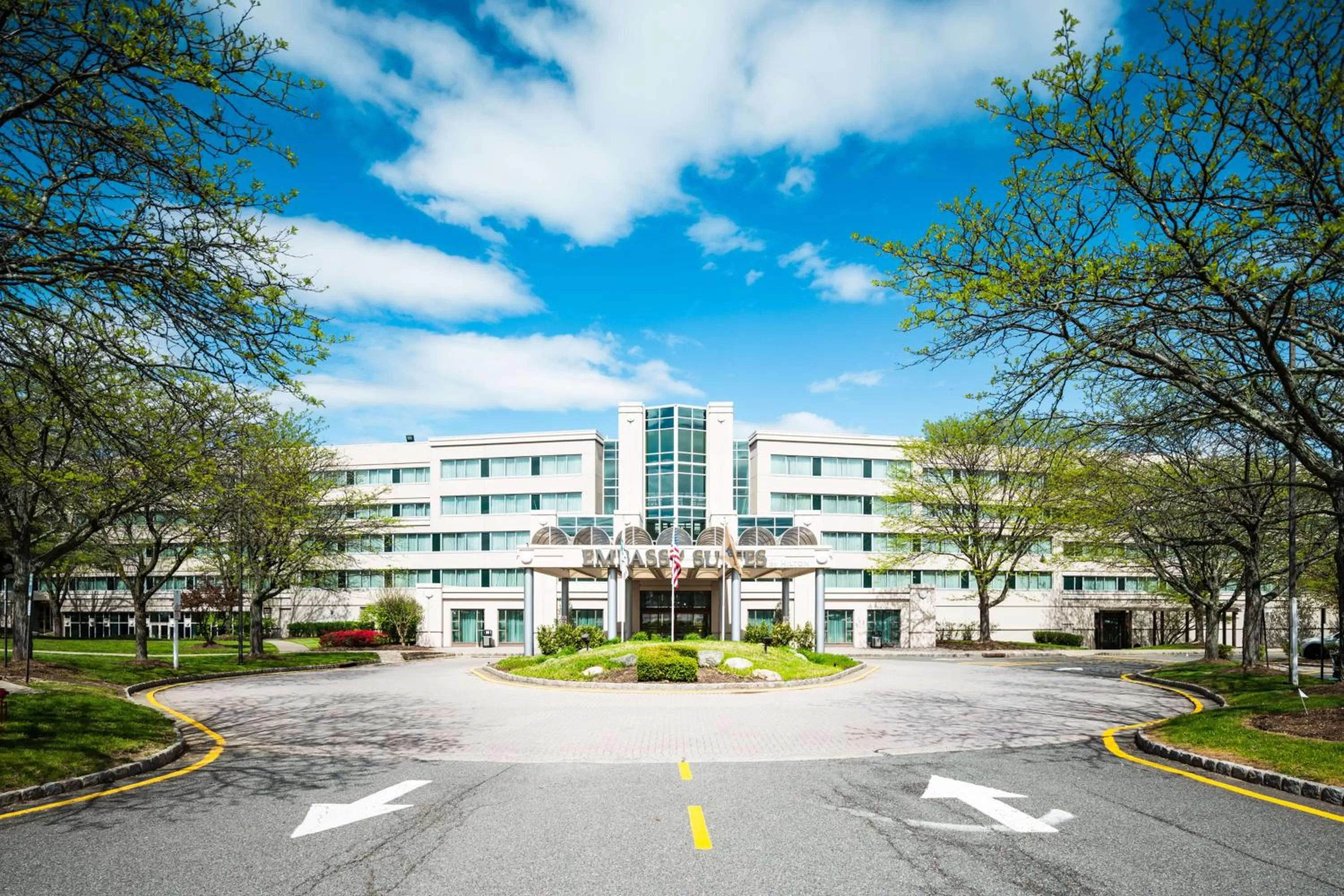 Property building in Embassy Suites Parsippany