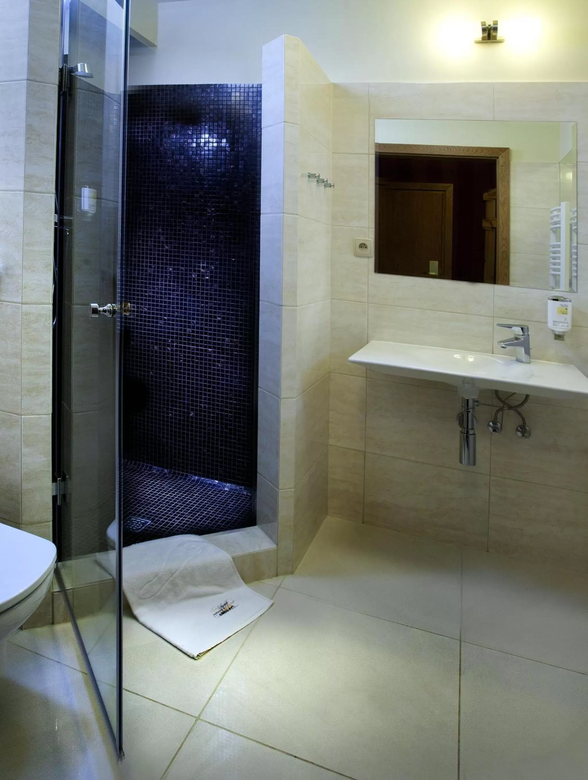 Shower in Hotel META Resort & Vine SPA