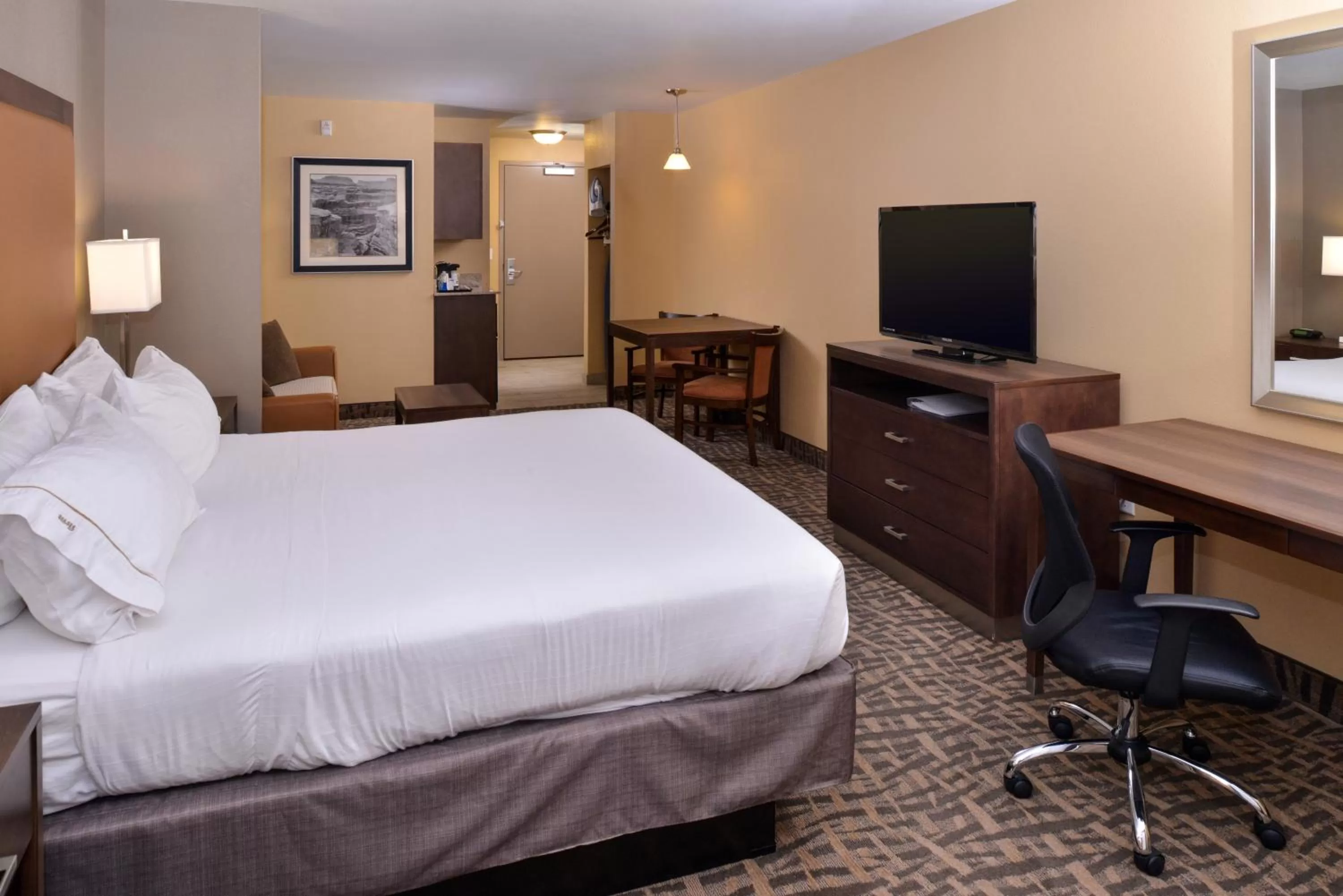 Bedroom, Bed in Holiday Inn Express & Suites Page - Lake Powell Area by IHG