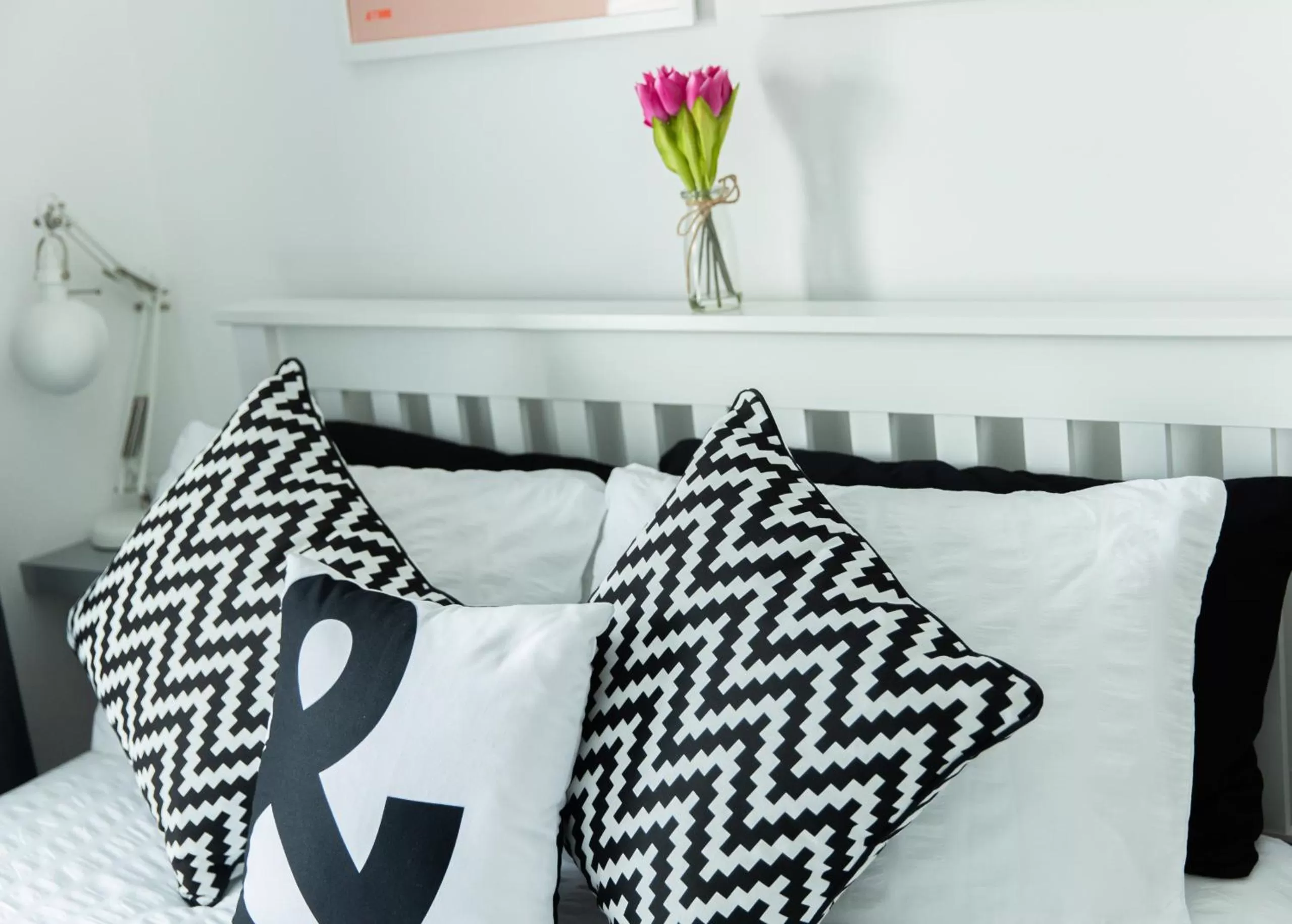 Bedroom, Bed in Entire family home , large rear garden and free parking