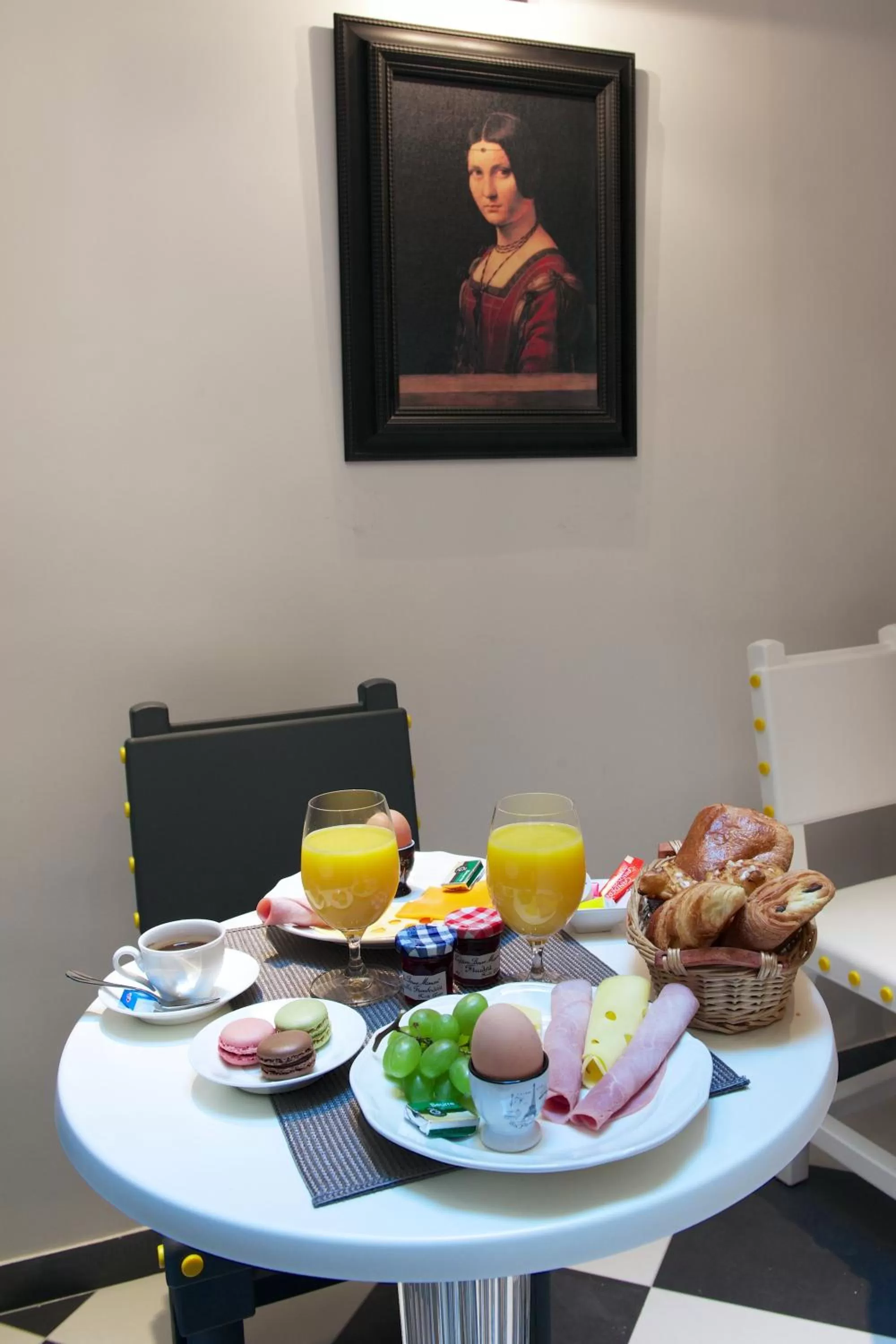 Continental breakfast in Hôtel le Clos de Notre Dame