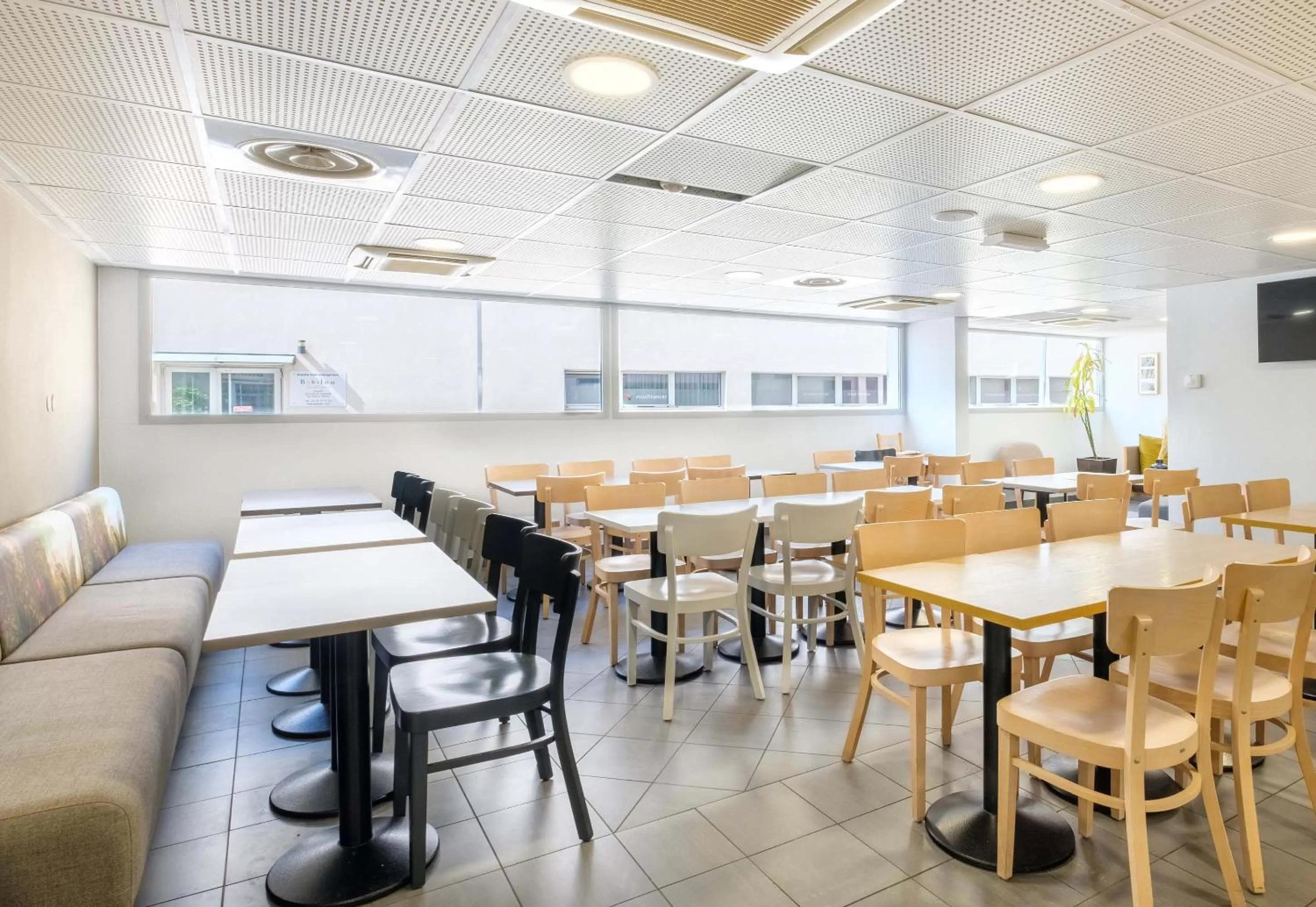 Breakfast in B&B HOTEL Cannes La Bocca Plage