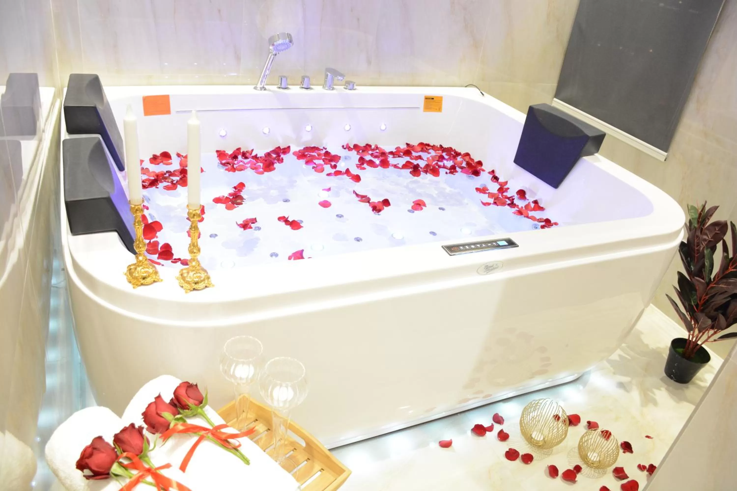 Bathroom in E1 Hotel