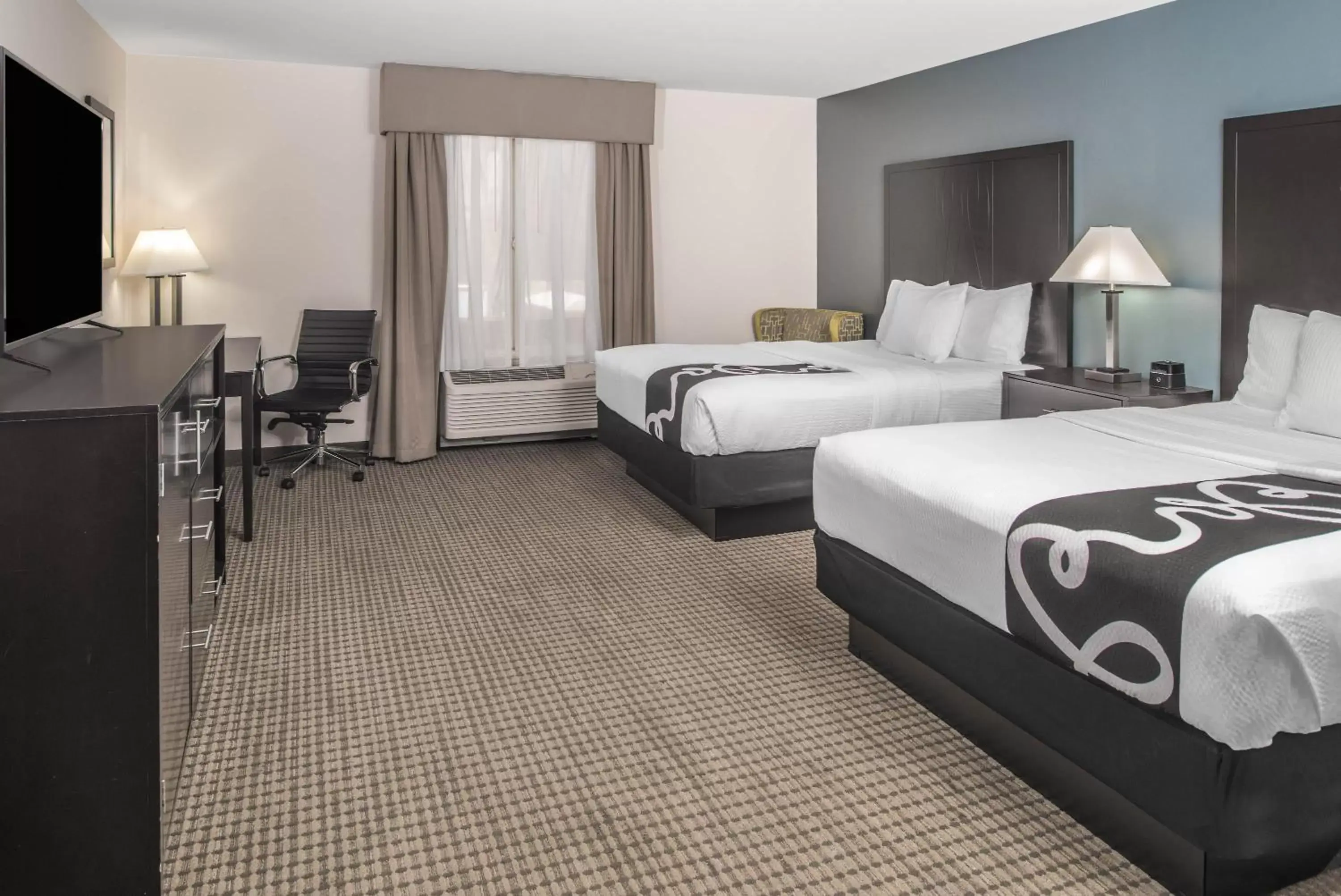 2 Queen Beds, Mobility/Hearing Impaired Accessible Room, Tub w/Grab Bars, Non Smoking in La Quinta by Wyndham Moscow Pullman 2 Queen Beds, Mobility/Hearing Impaired Accessible Room, Tub w/Grab Bars, Non Smoking in La Quinta by Wyndham Moscow Pullman