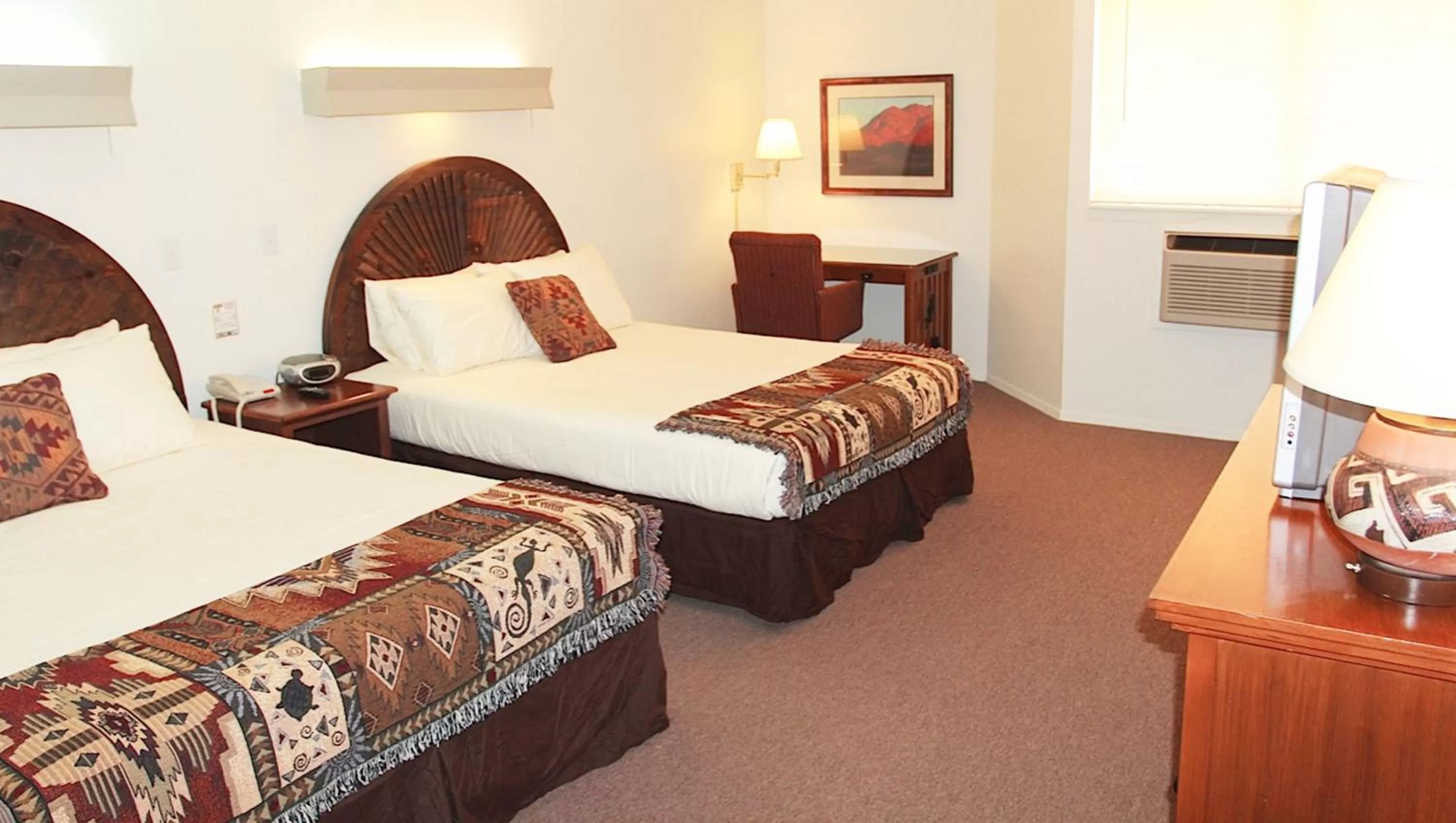 Photo of the whole room, Bed in Ticaboo Lodge