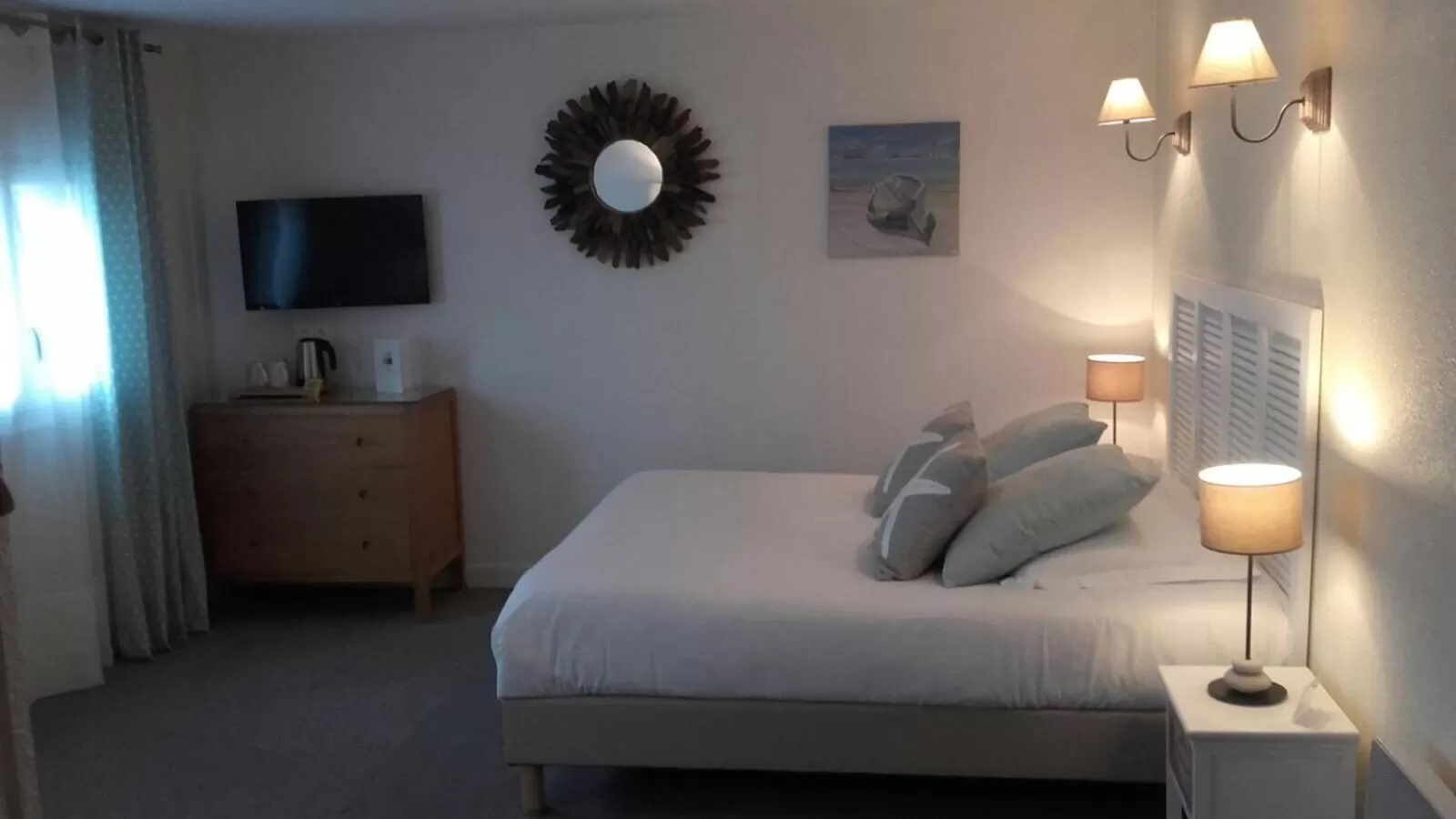 Bed in Hotel Des Falaises