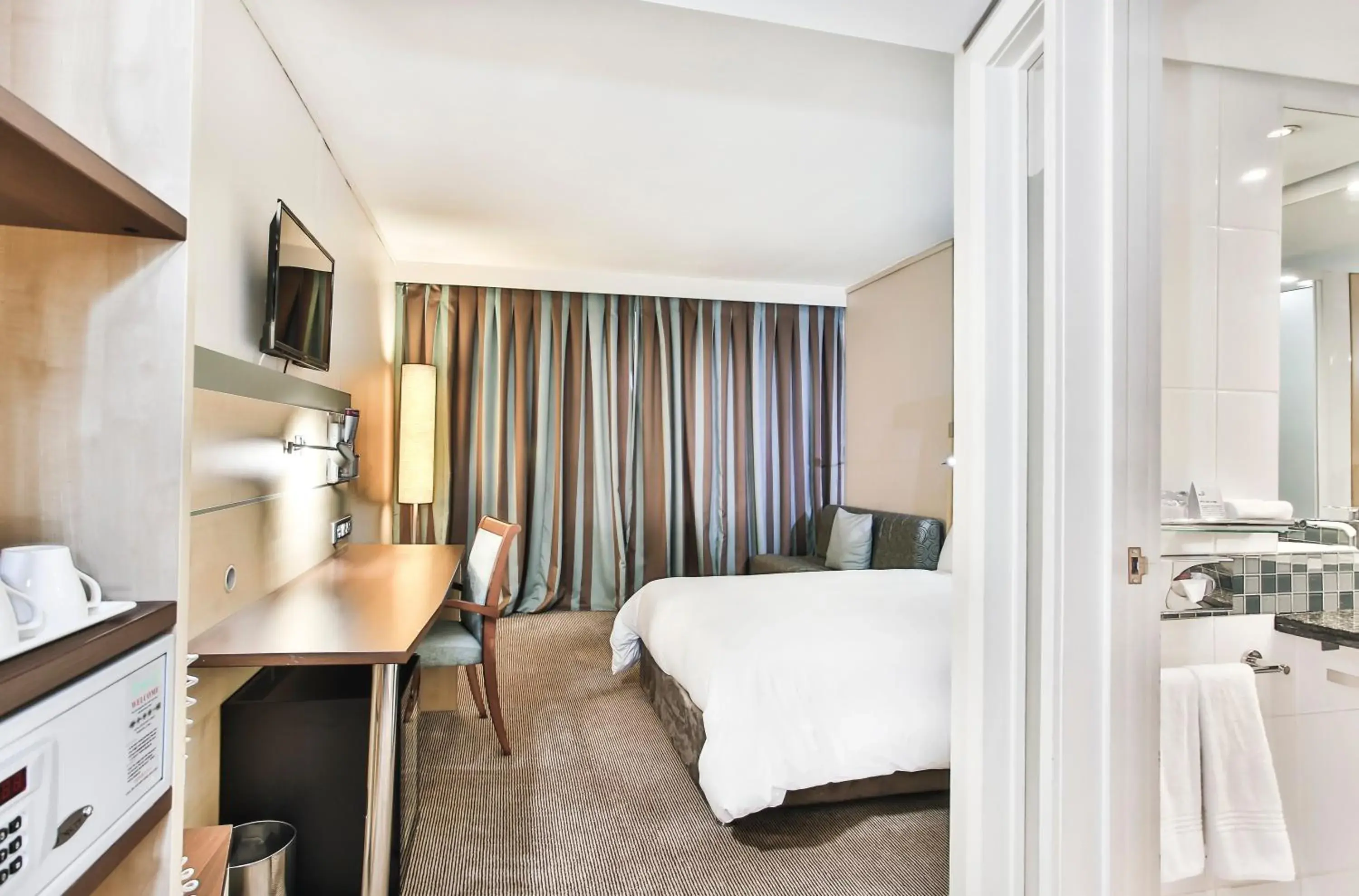 Double Room with Sofa Bed - Disability Access in Holiday Inn Express Sandton-Woodmead by IHG Double Room with Sofa Bed - Disability Access in Holiday Inn Express Sandton-Woodmead by IHG