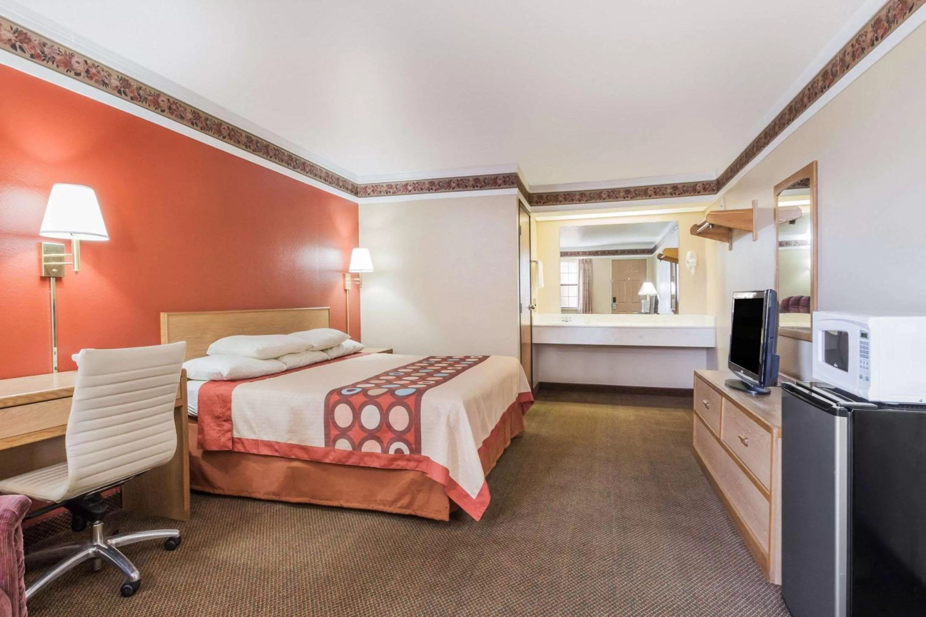 Photo of the whole room, Bed in Super 8 by Wyndham Mount Vernon