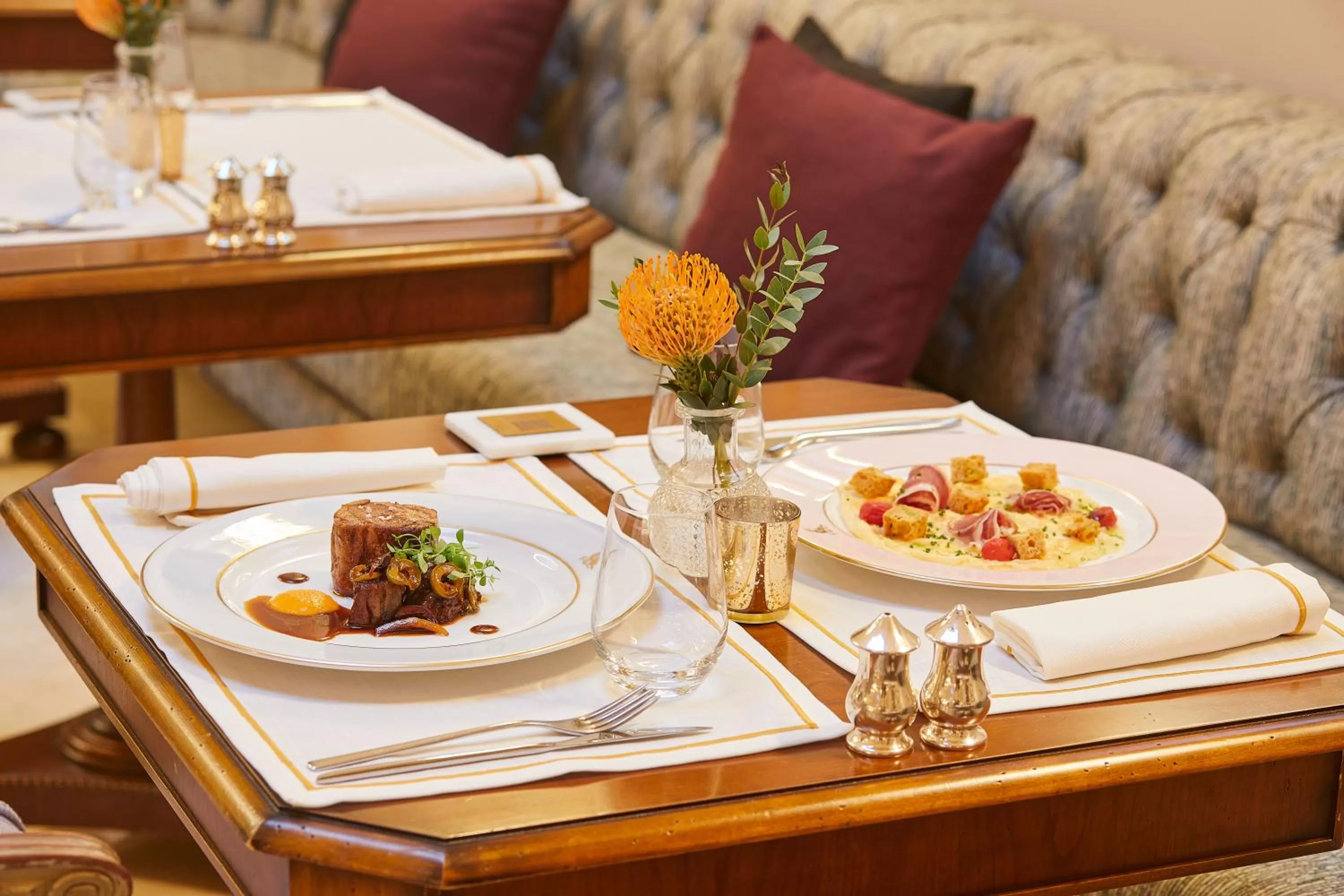 Restaurant/places to eat in Hotel El Palace Barcelona