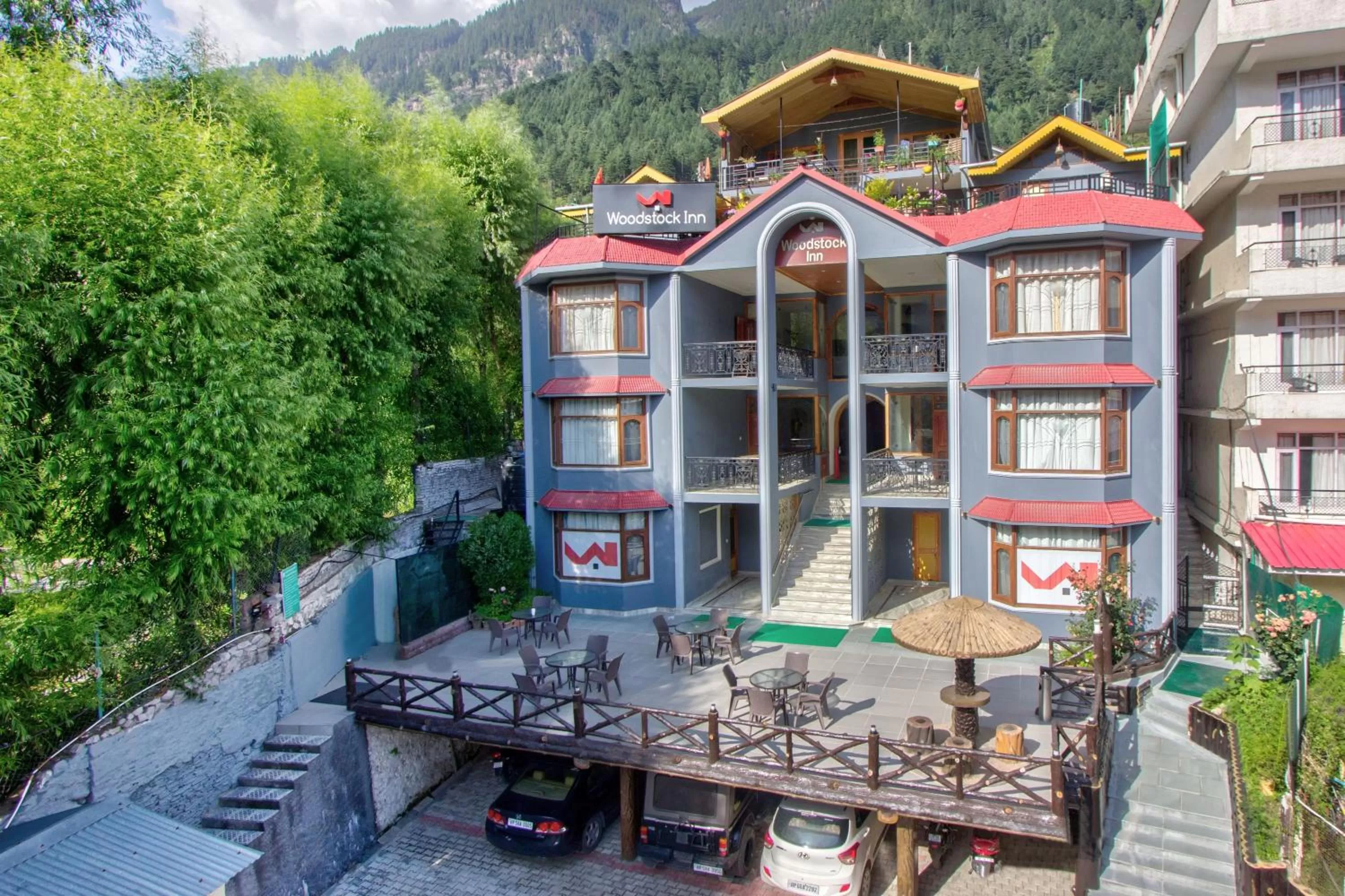 Facade/entrance in Woodstock Inn Manali 800 Mtrs from Mall Road