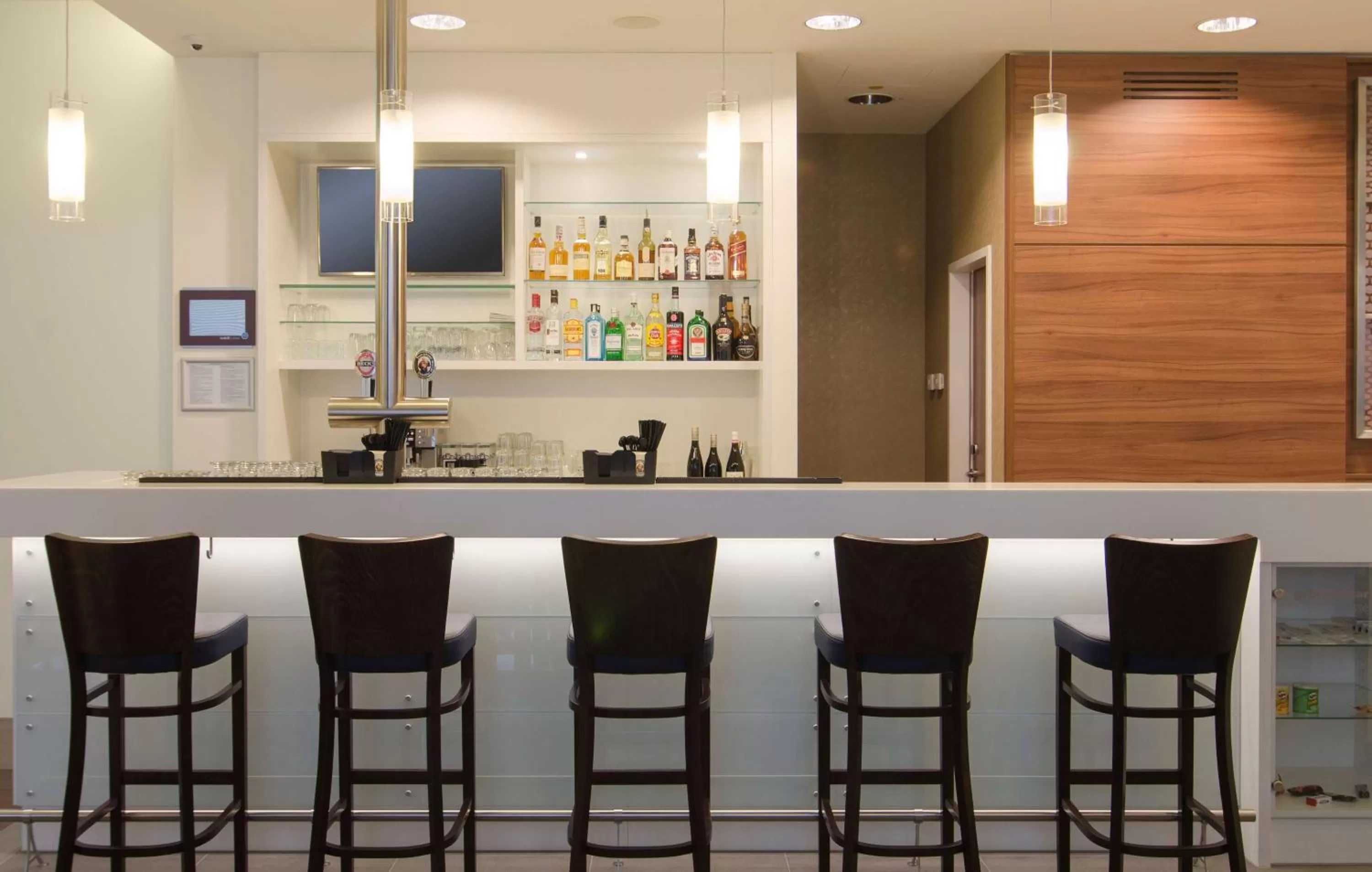 Lounge or bar in Hampton by Hilton Nürnberg City Center