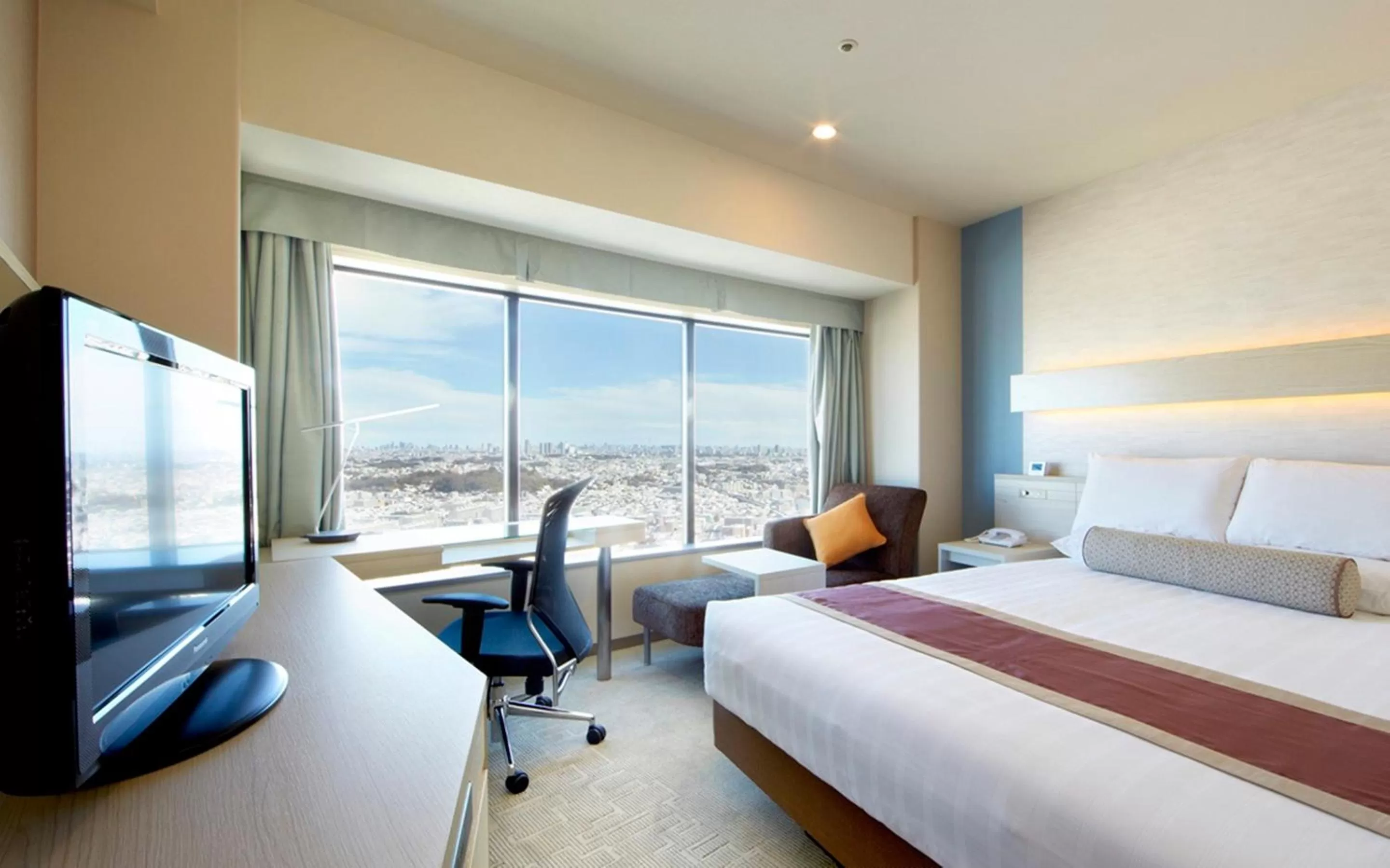 Photo of the whole room, Bed in Shin Yokohama Prince Hotel