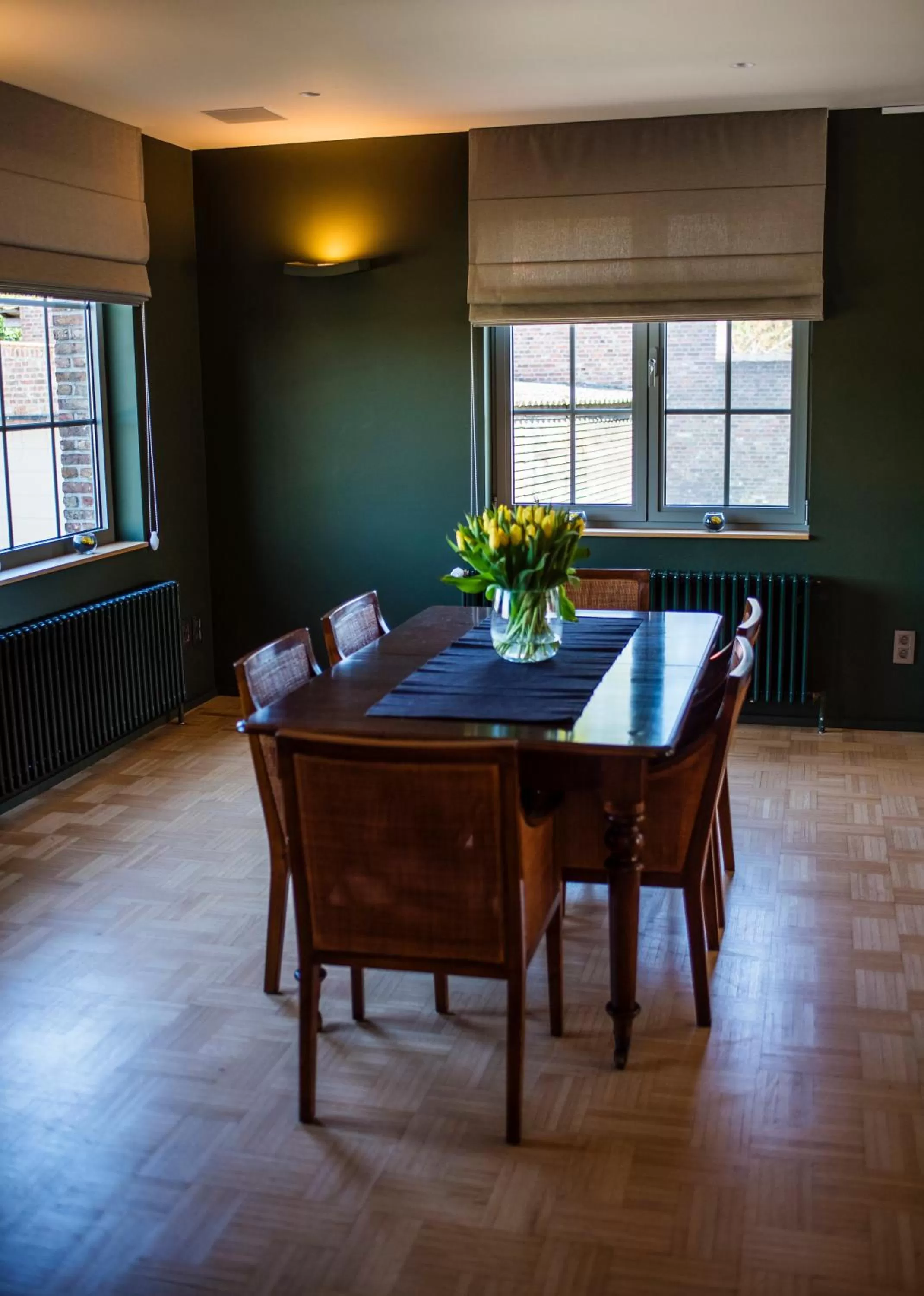 Dining Area in Aquarand