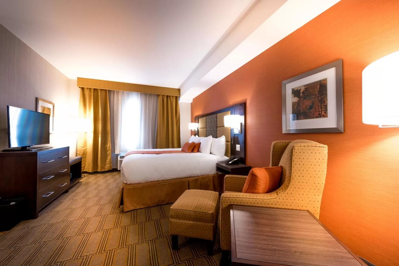 TV and multimedia, Bed in Best Western Plus Chateau Fort St. John