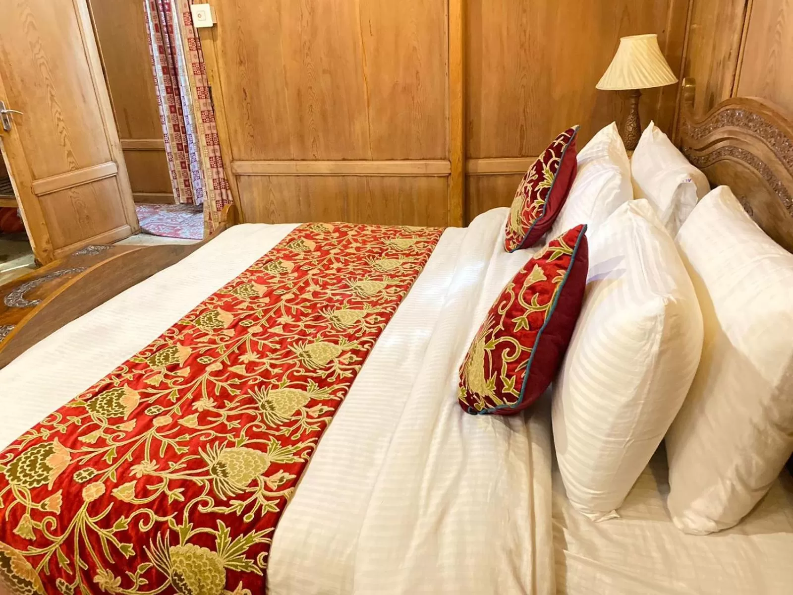 Bed in Nazneen Group Of Houseboats