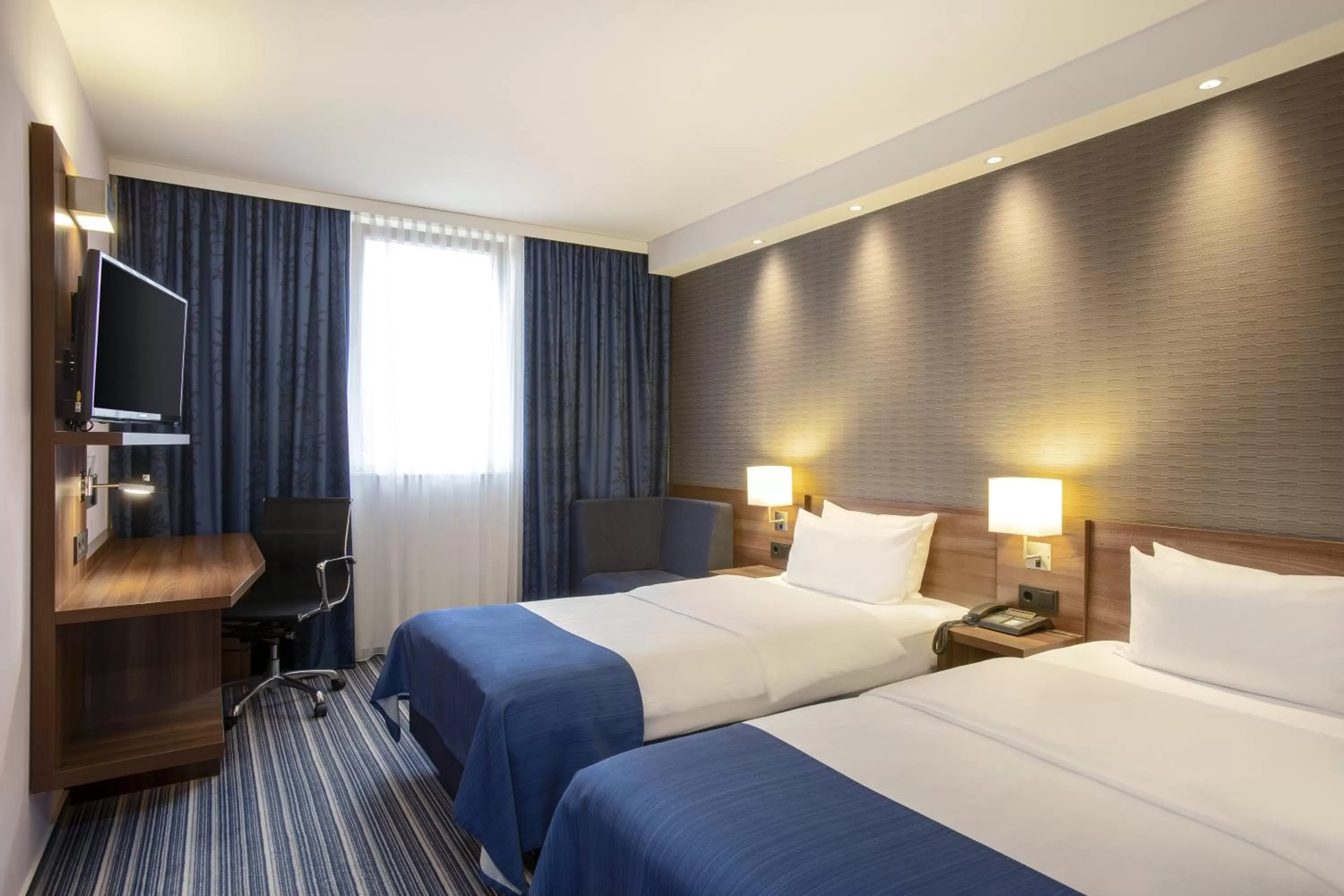 Photo of the whole room, Bed in Holiday Inn Express Neunkirchen by IHG