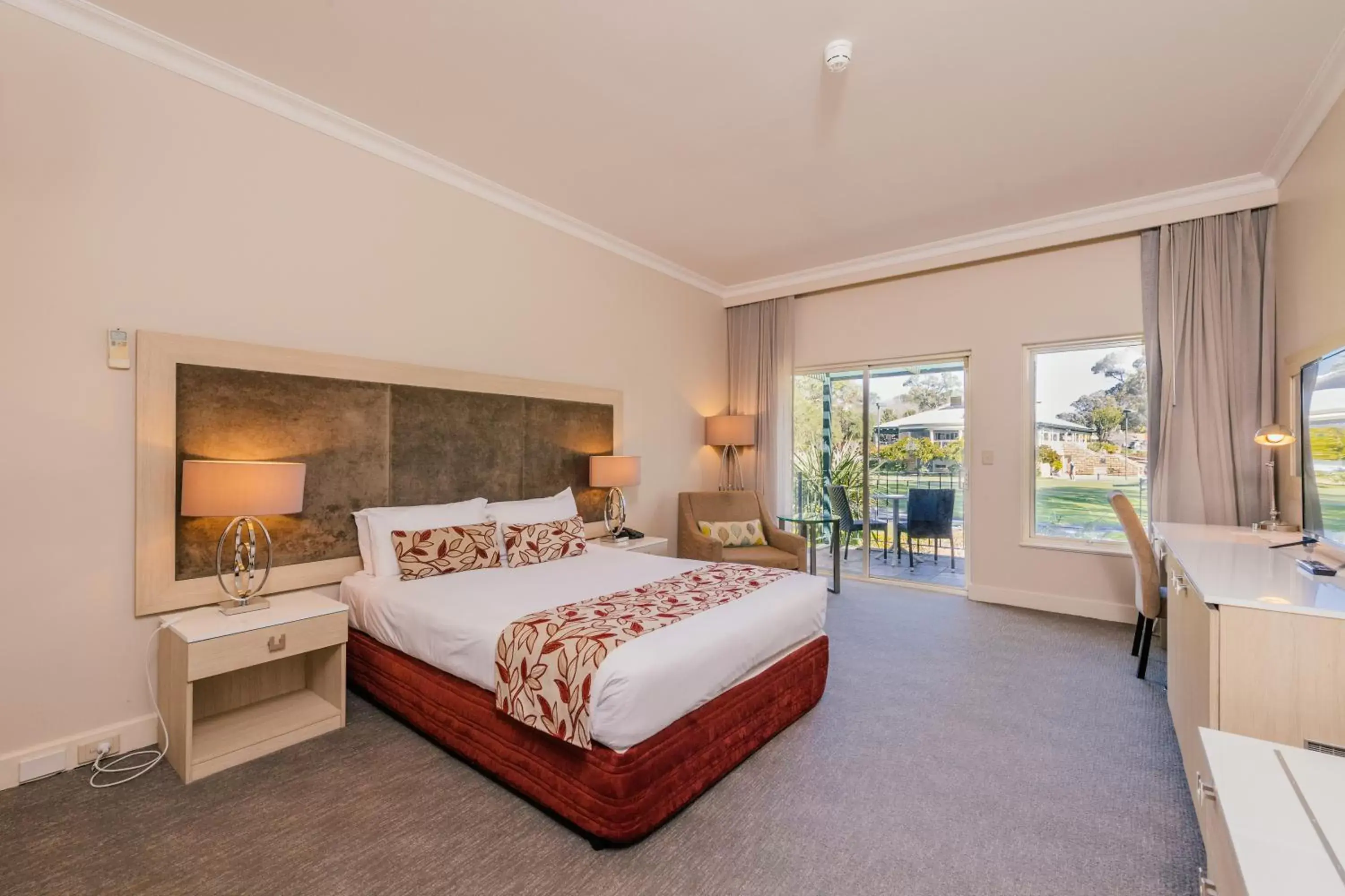 Garden View Queen Room in Joondalup Resort Garden View Queen Room in Joondalup Resort