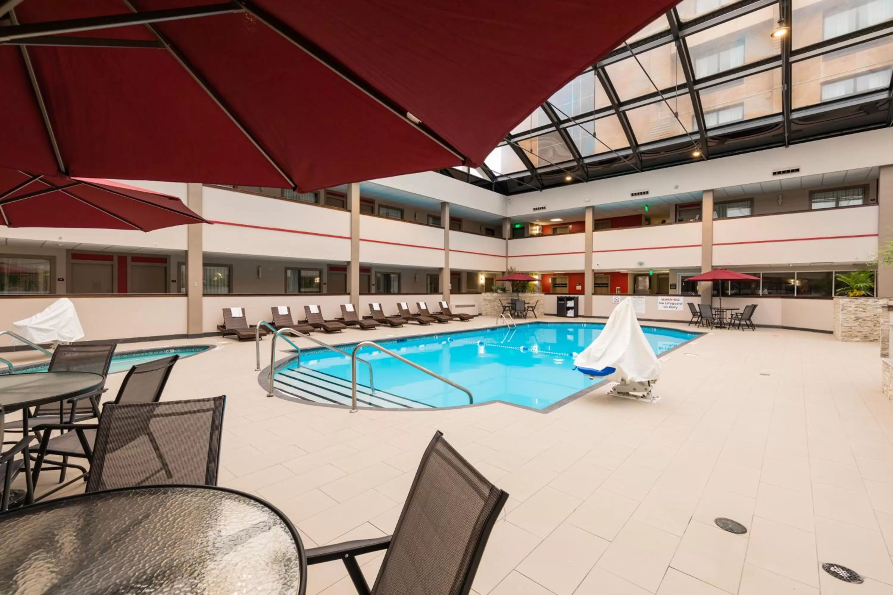 Swimming pool in Holiday Inn Brookfield - Milwaukee by IHG