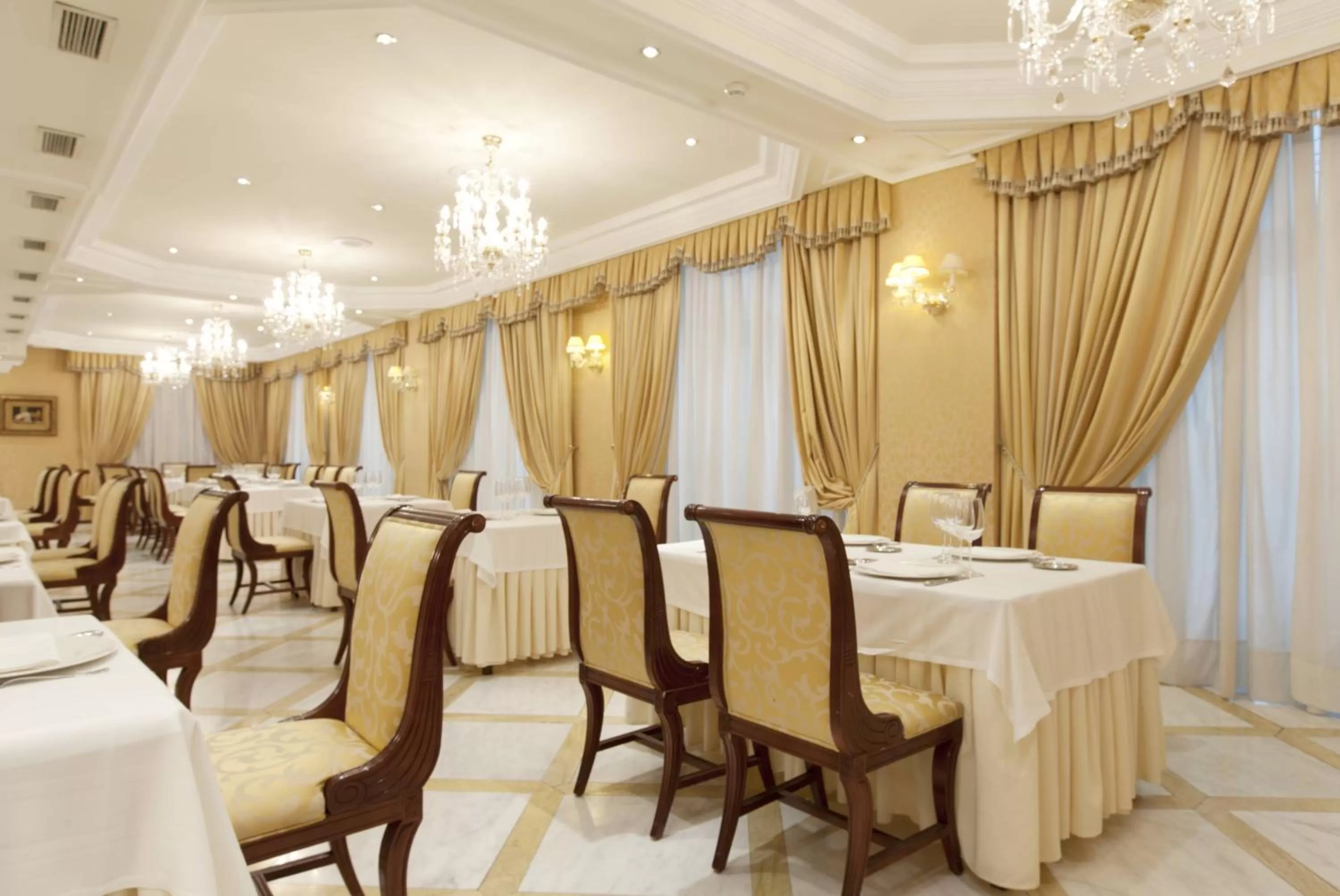 Restaurant/places to eat in Hotel Alameda Palace
