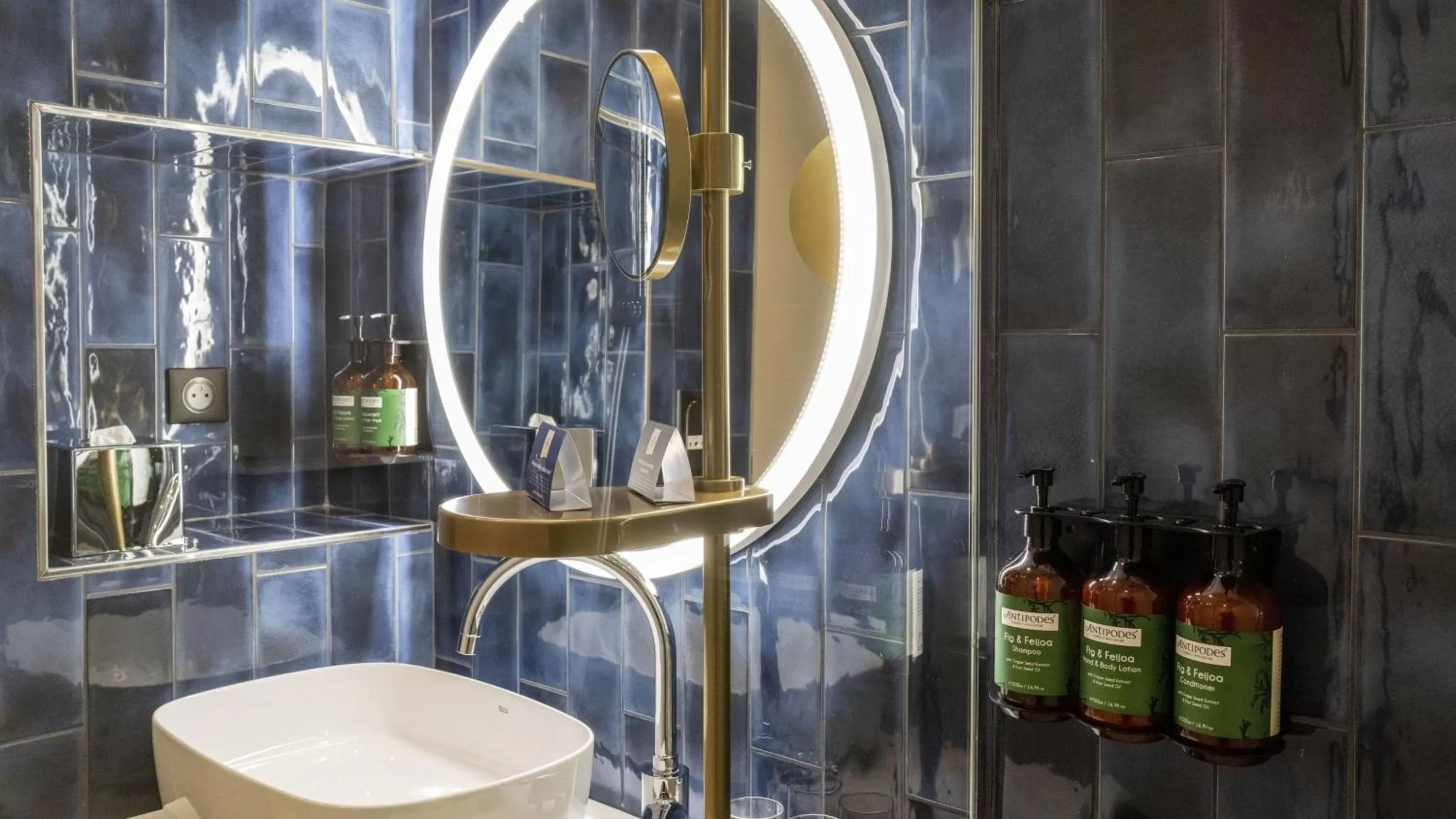 Bathroom in Crowne Plaza - Nice - Grand Arenas by IHG