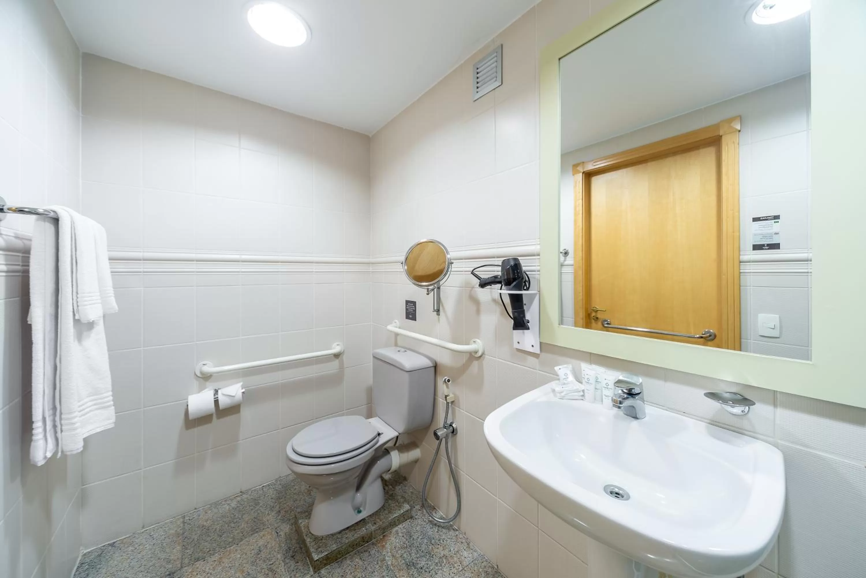 Bathroom in Manhattan Porto Alegre by Mercure - 5 minutos do Hospital Moinhos de Vento