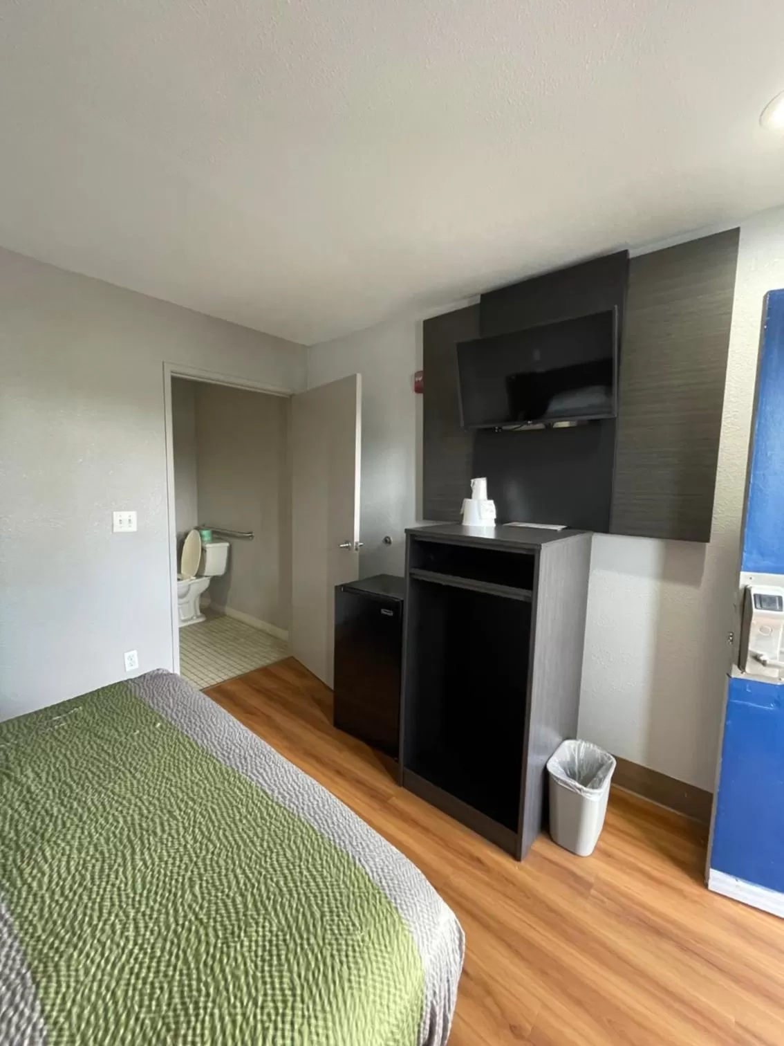 Bed in Motel 6-Port Allen, LA - Baton Rouge