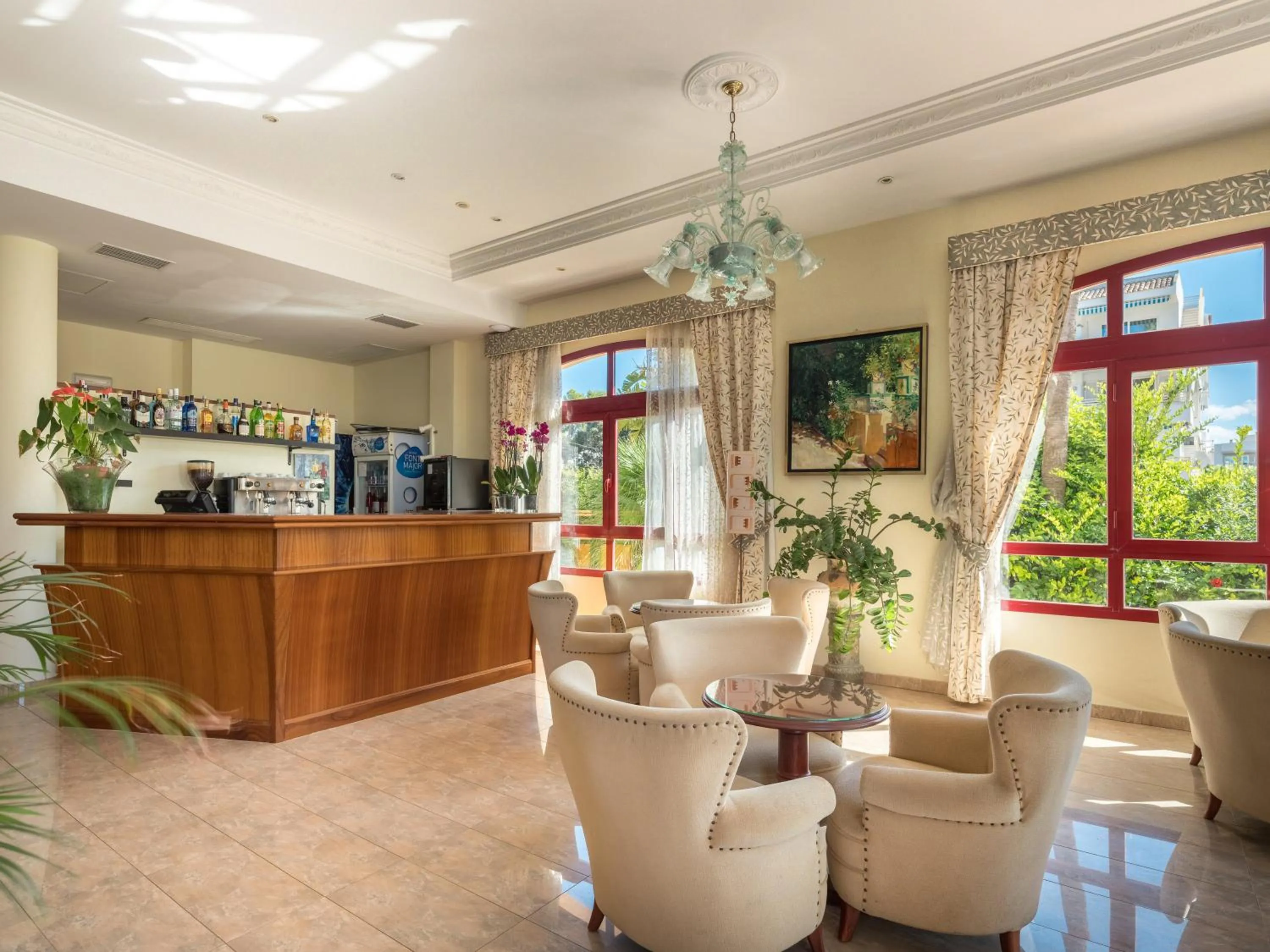 Lounge or bar in Hotel Ciutat Jardi