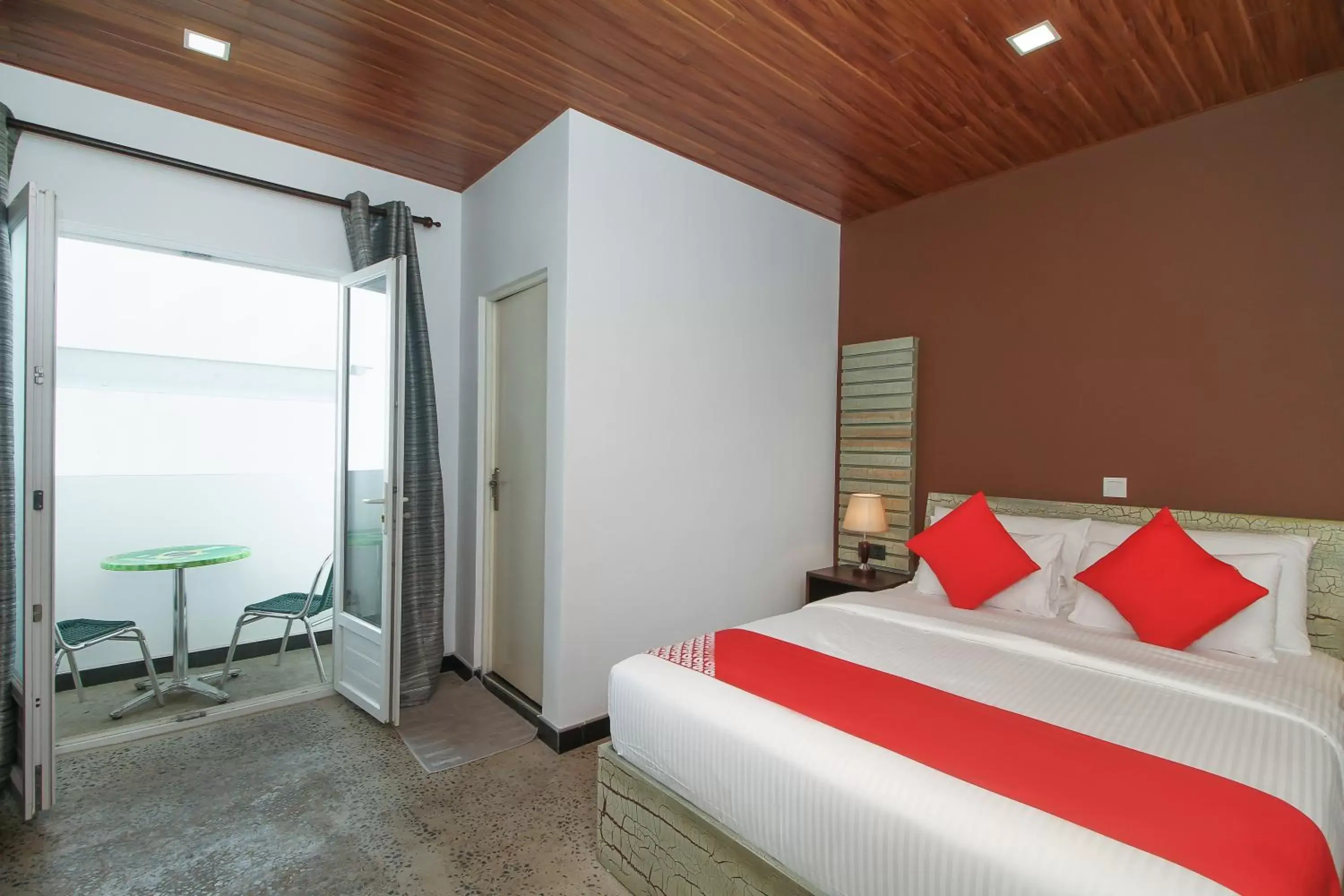 Deluxe Double Room - single occupancy in Hotel 198 Negombo Deluxe Double Room - single occupancy in Hotel 198 Negombo