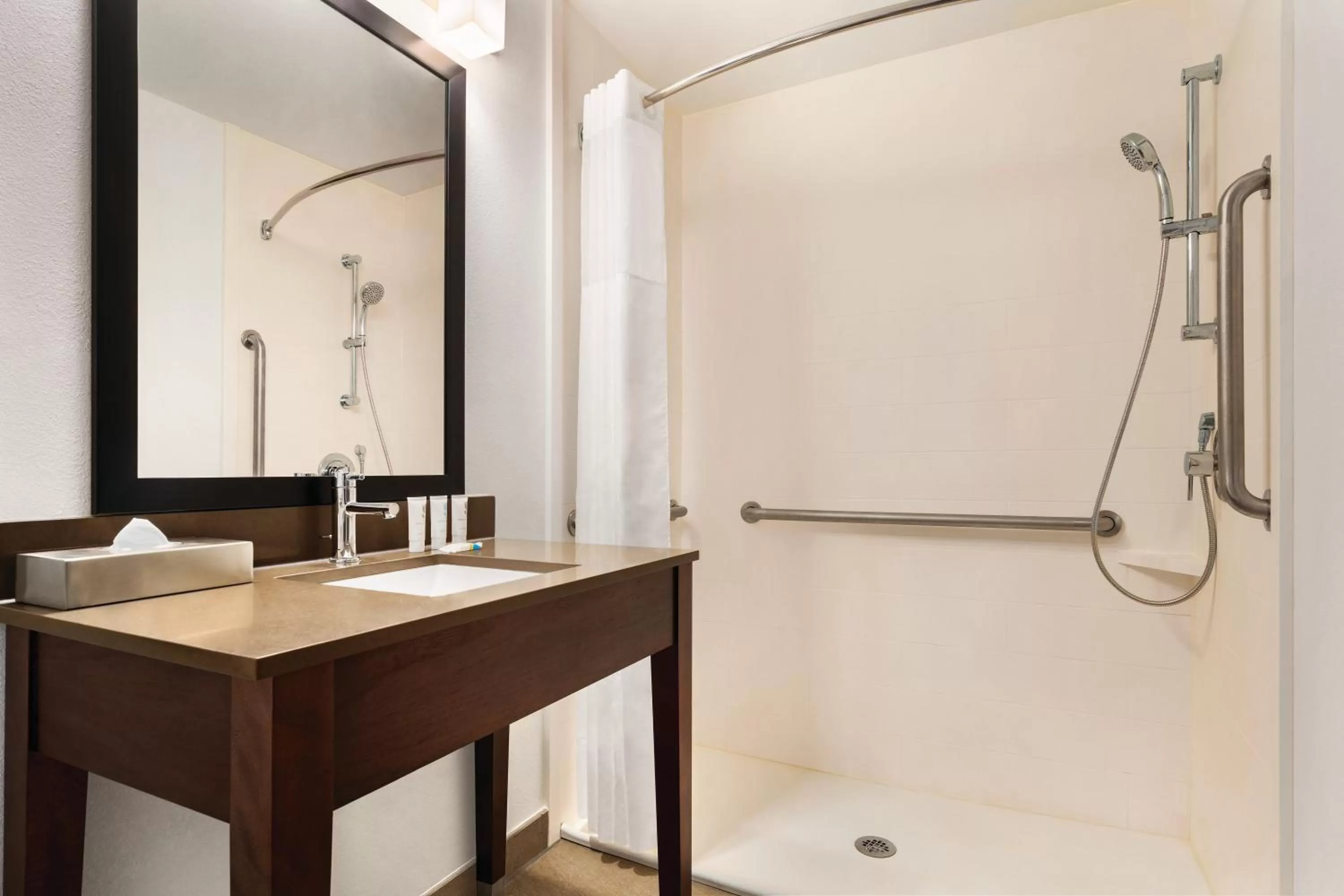 Bathroom in Country Inn & Suites by Radisson, Savannah Midtown, GA