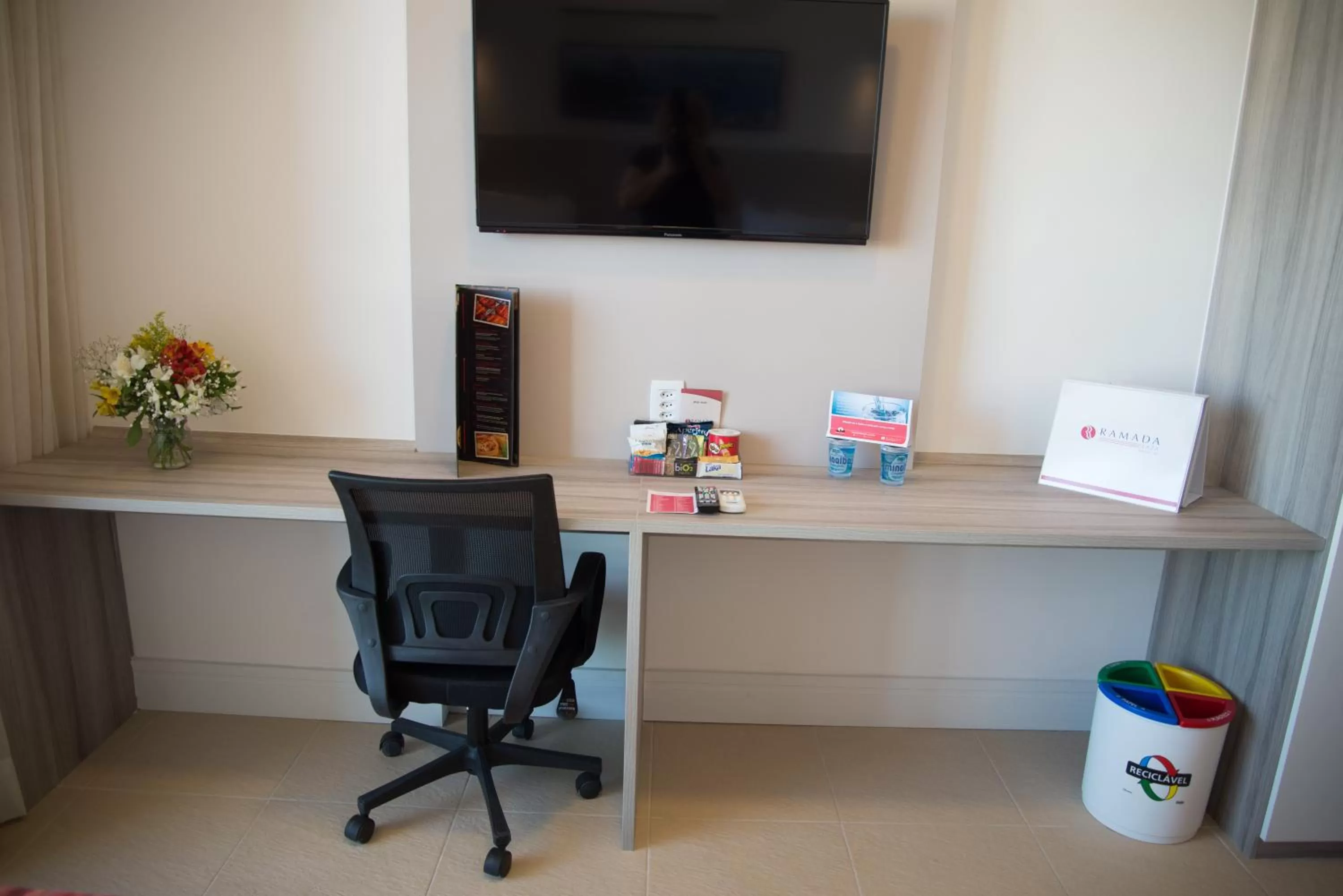 Decorative detail in Ramada by Wyndham Macae Hotel & Suites