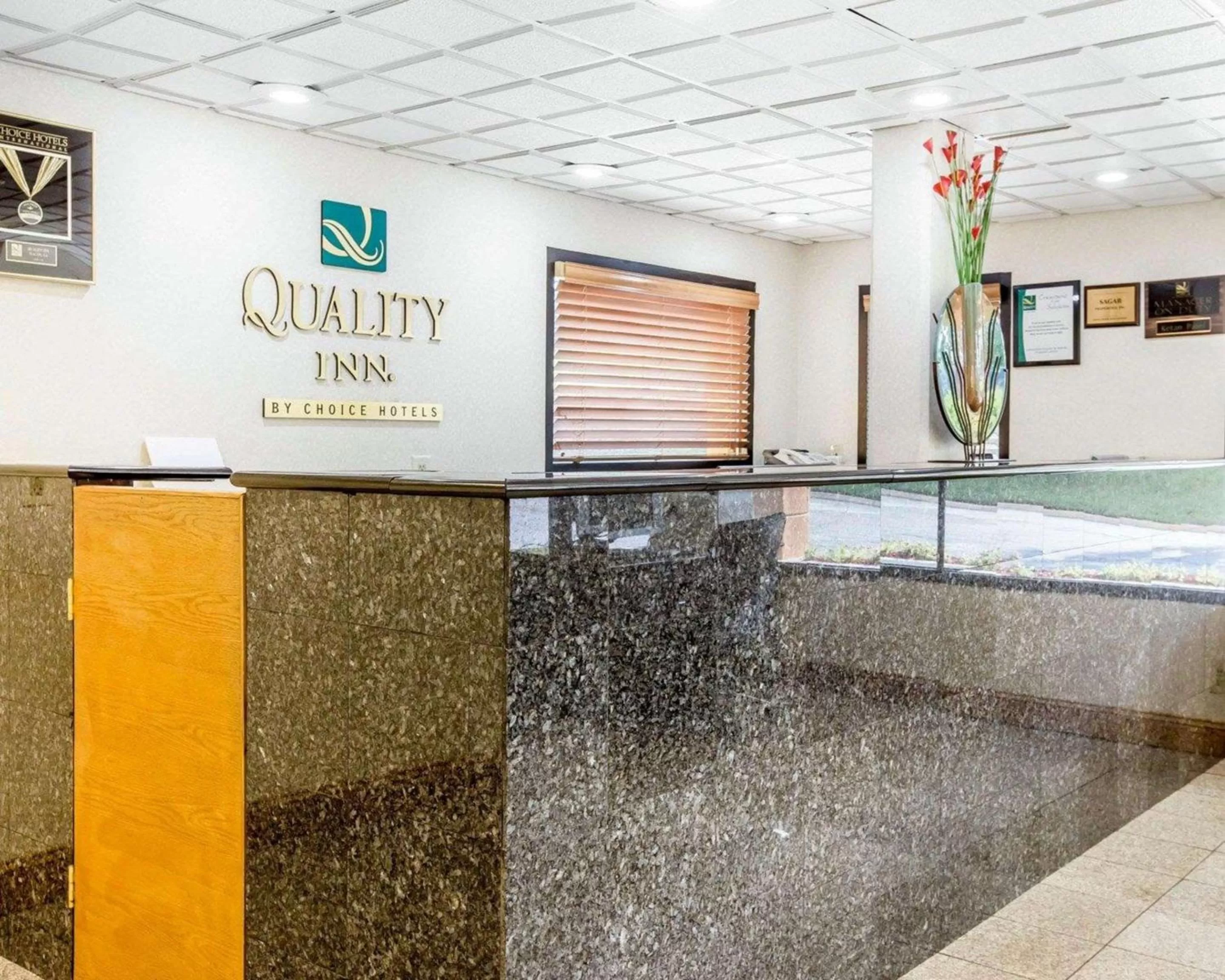 Lobby or reception in Quality Inn Macon West