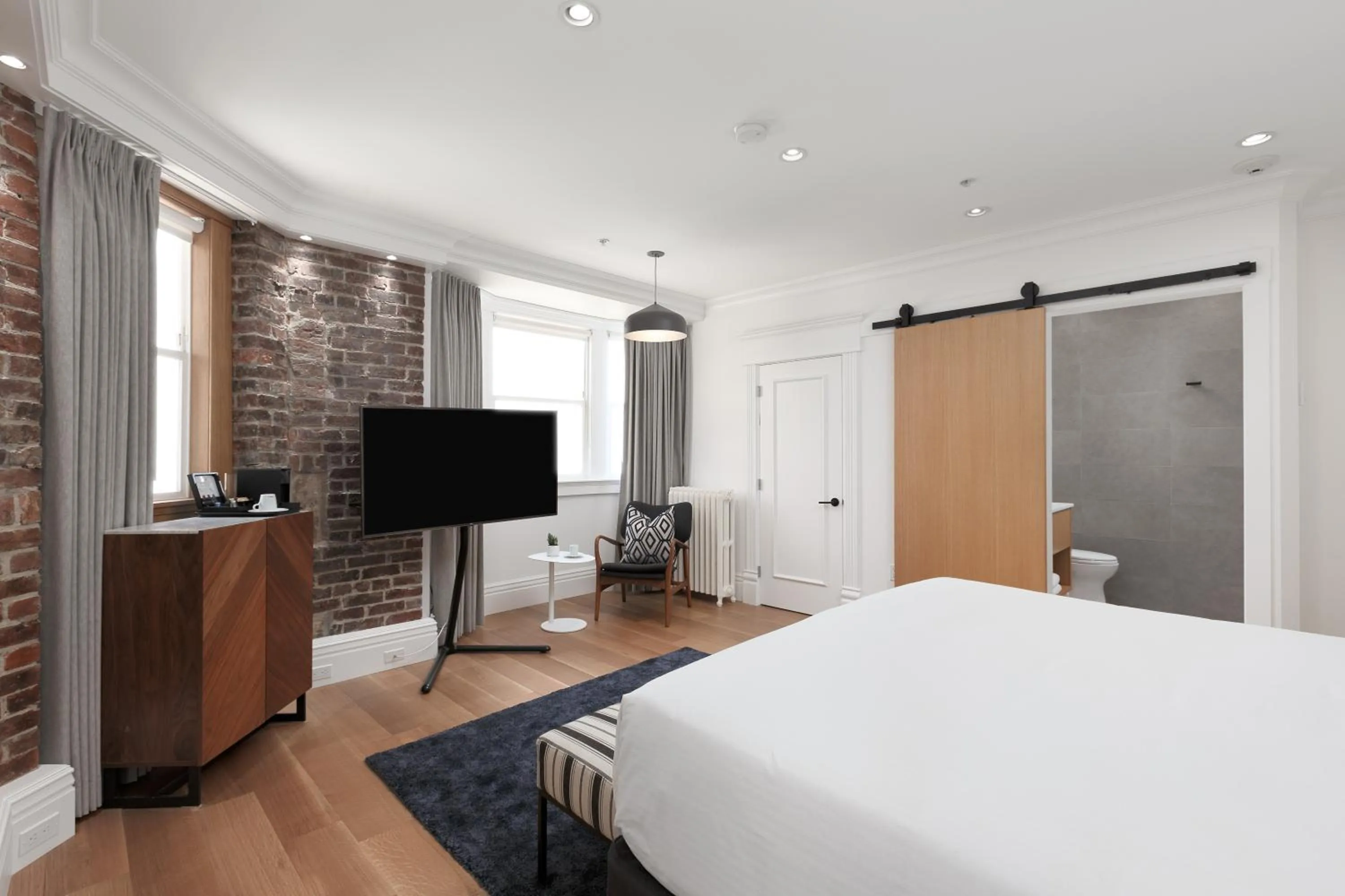 TV and multimedia, Bed in Victorian Hotel