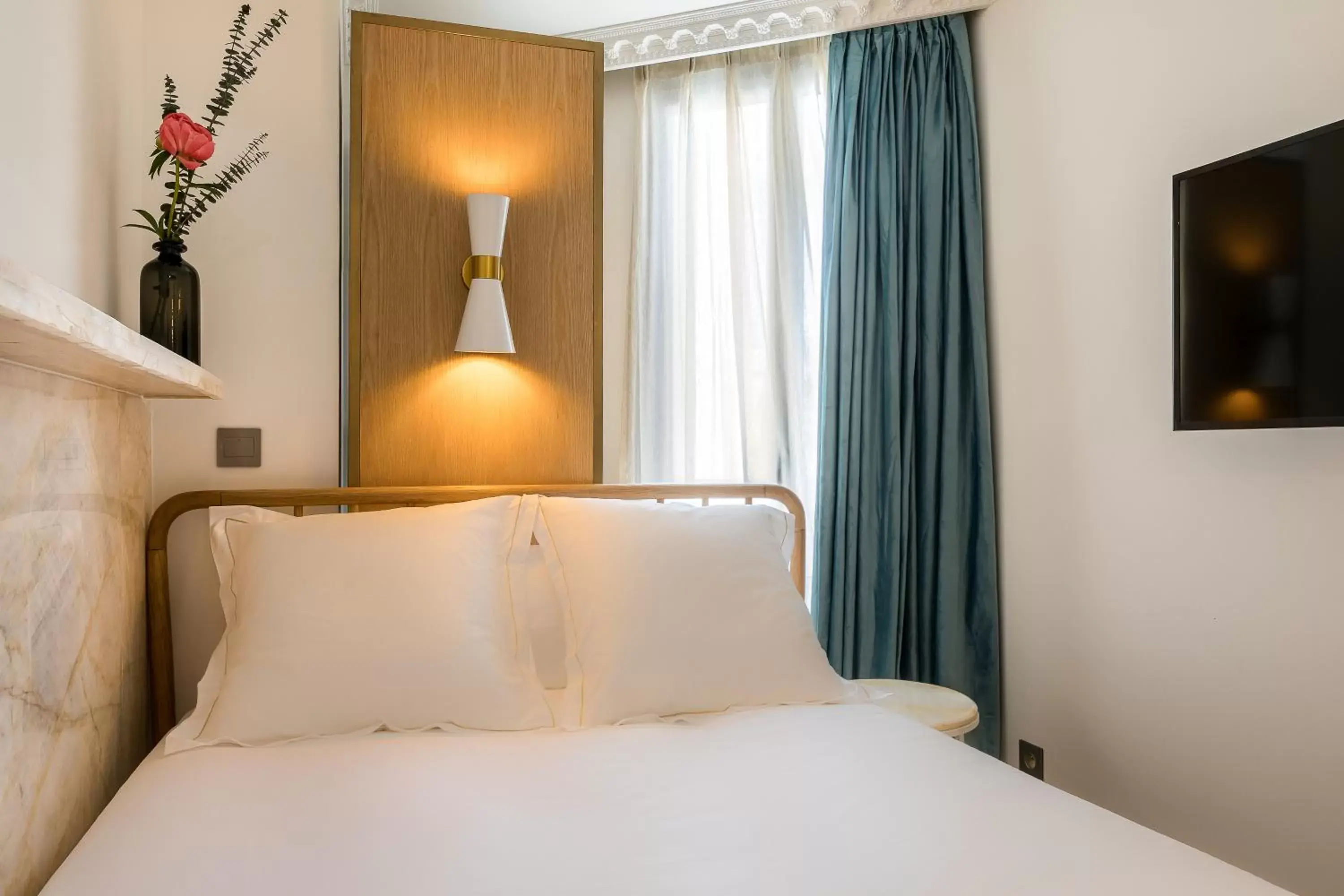 Classic Single Room in Rose Bourbon Classic Single Room in Rose Bourbon