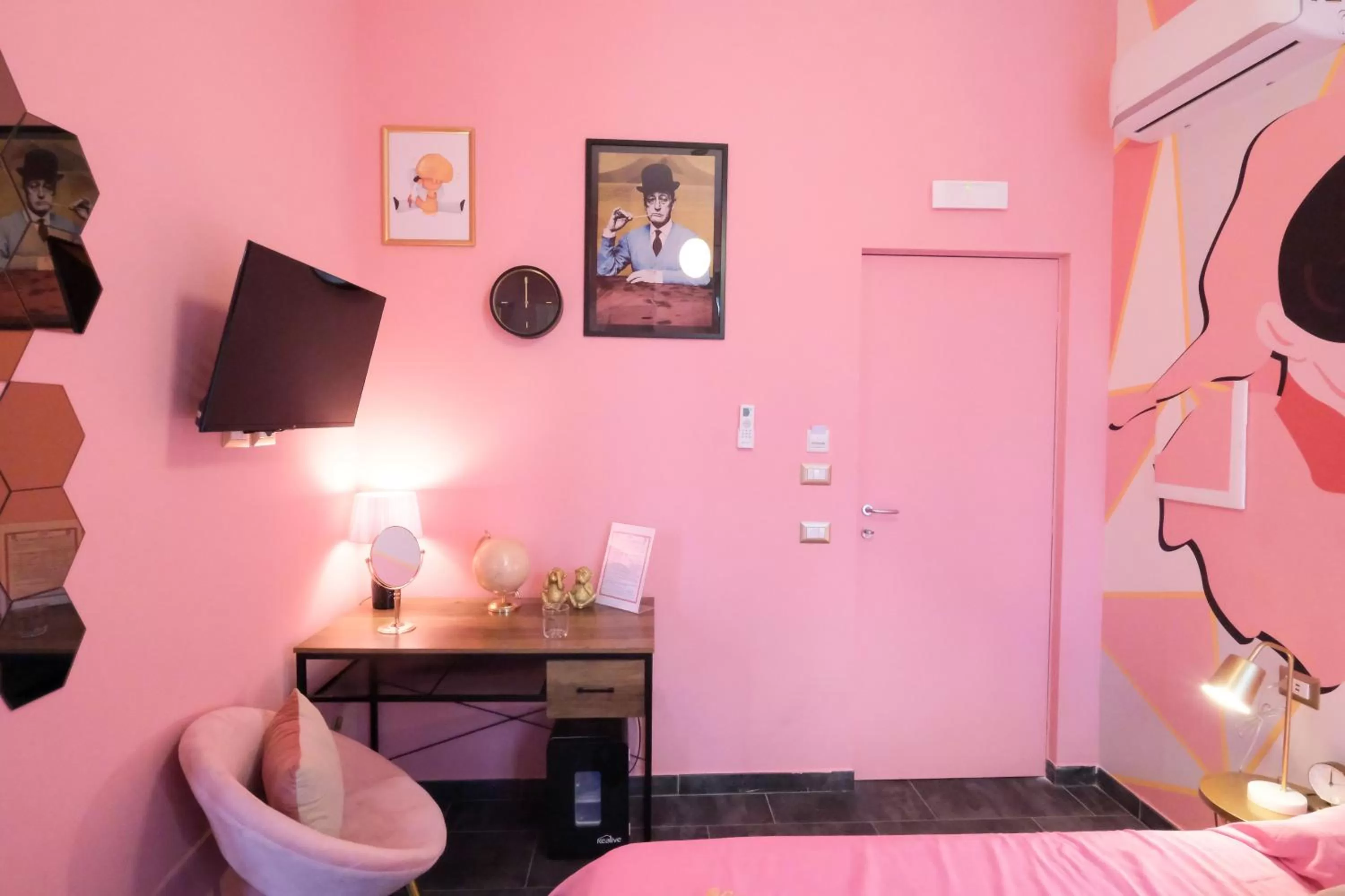 Bedroom, Bed in LH51 Rooms