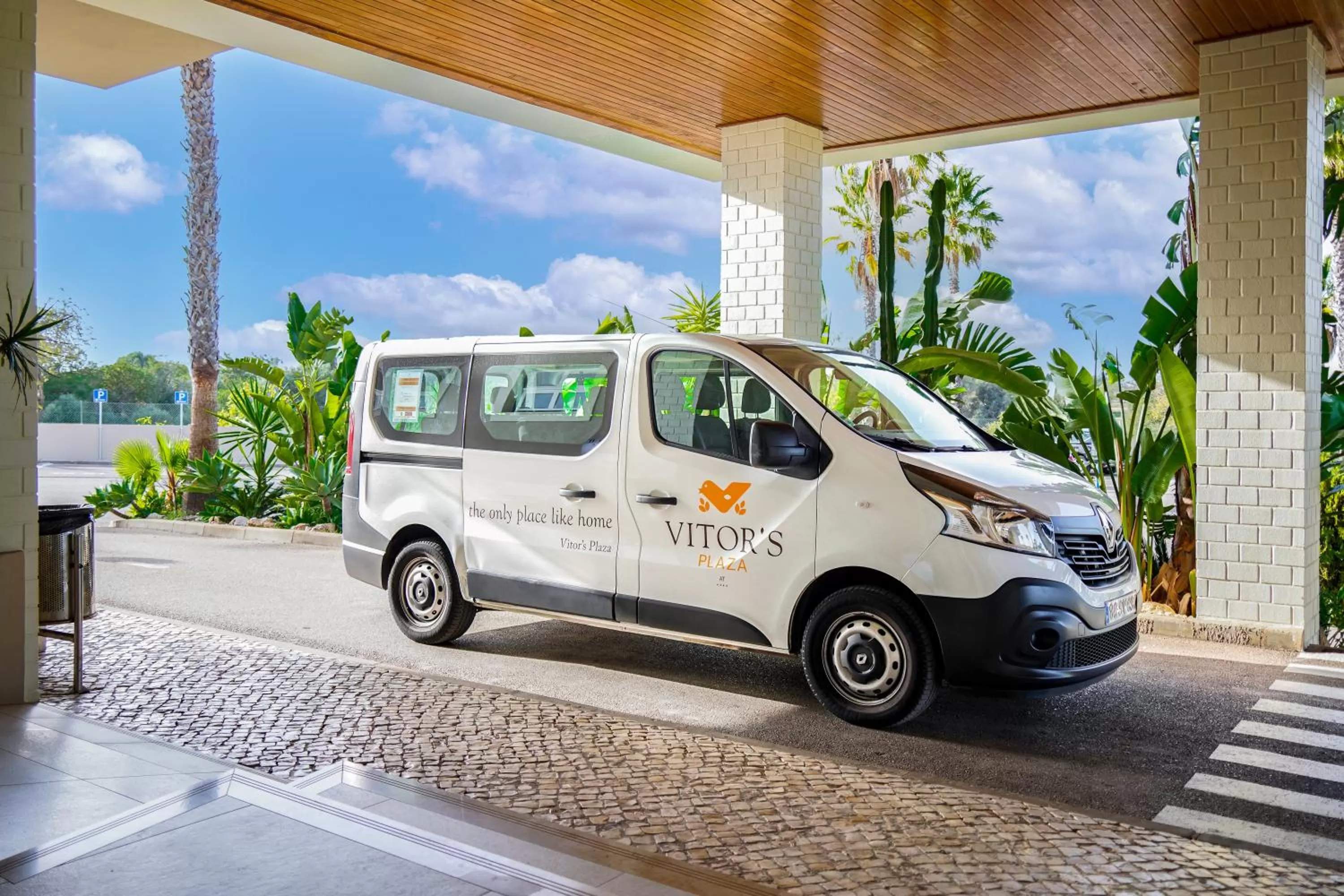 shuttle in Vitors Plaza