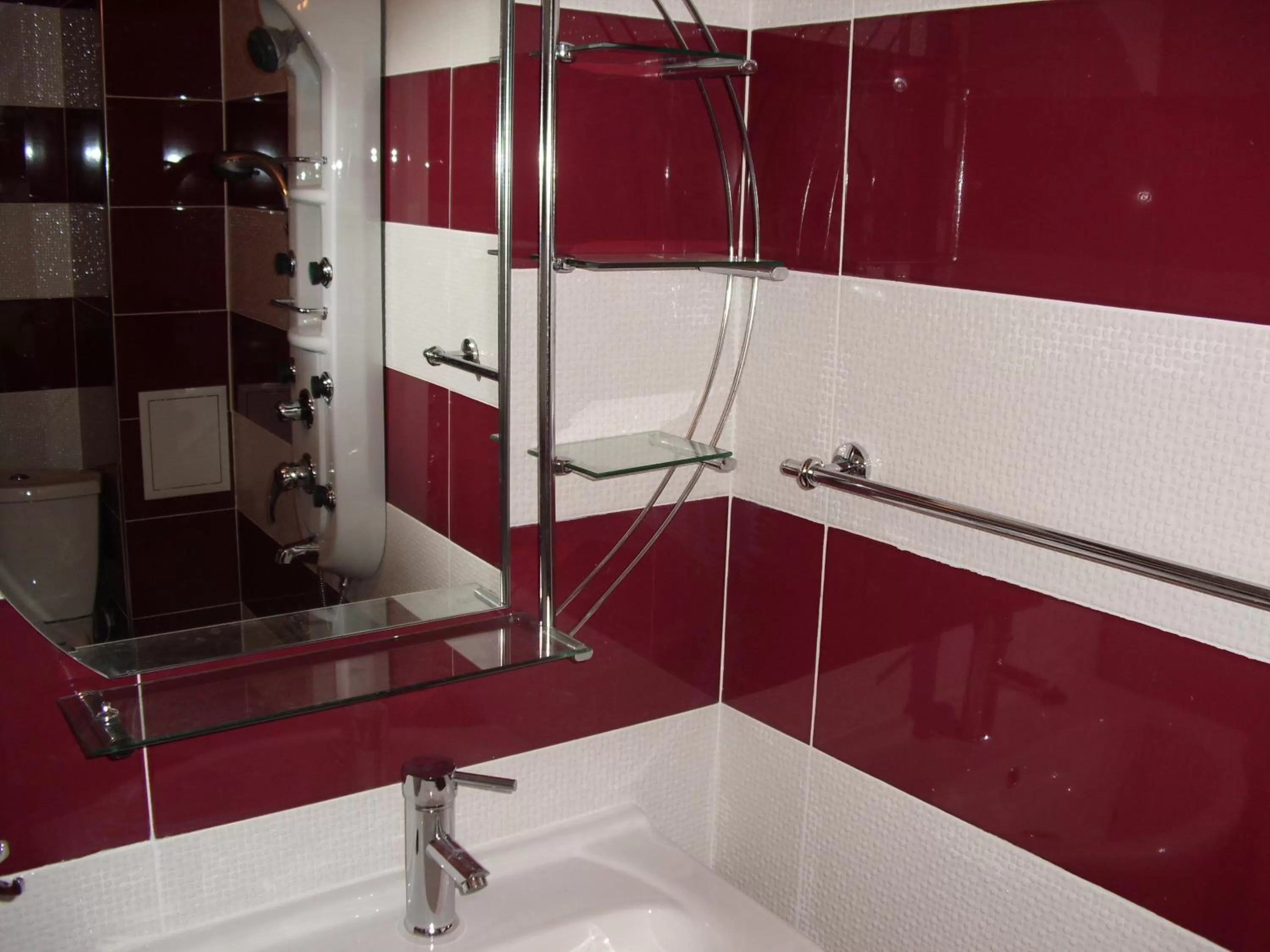 Bathroom in Family Hotel Malibu