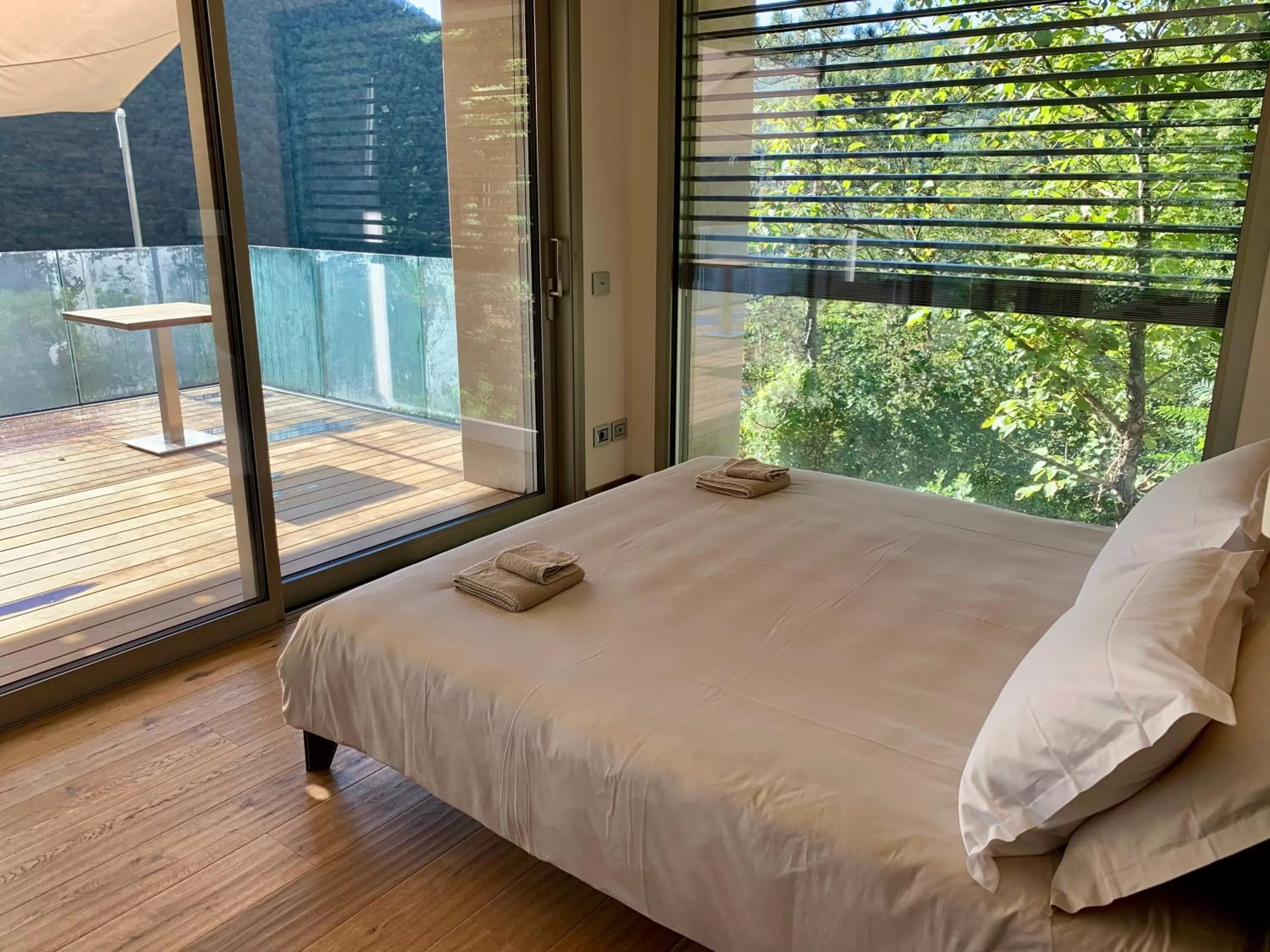 Photo of the whole room, Bed in La Forestale Luxury Ecolodge B&B Primo Piano