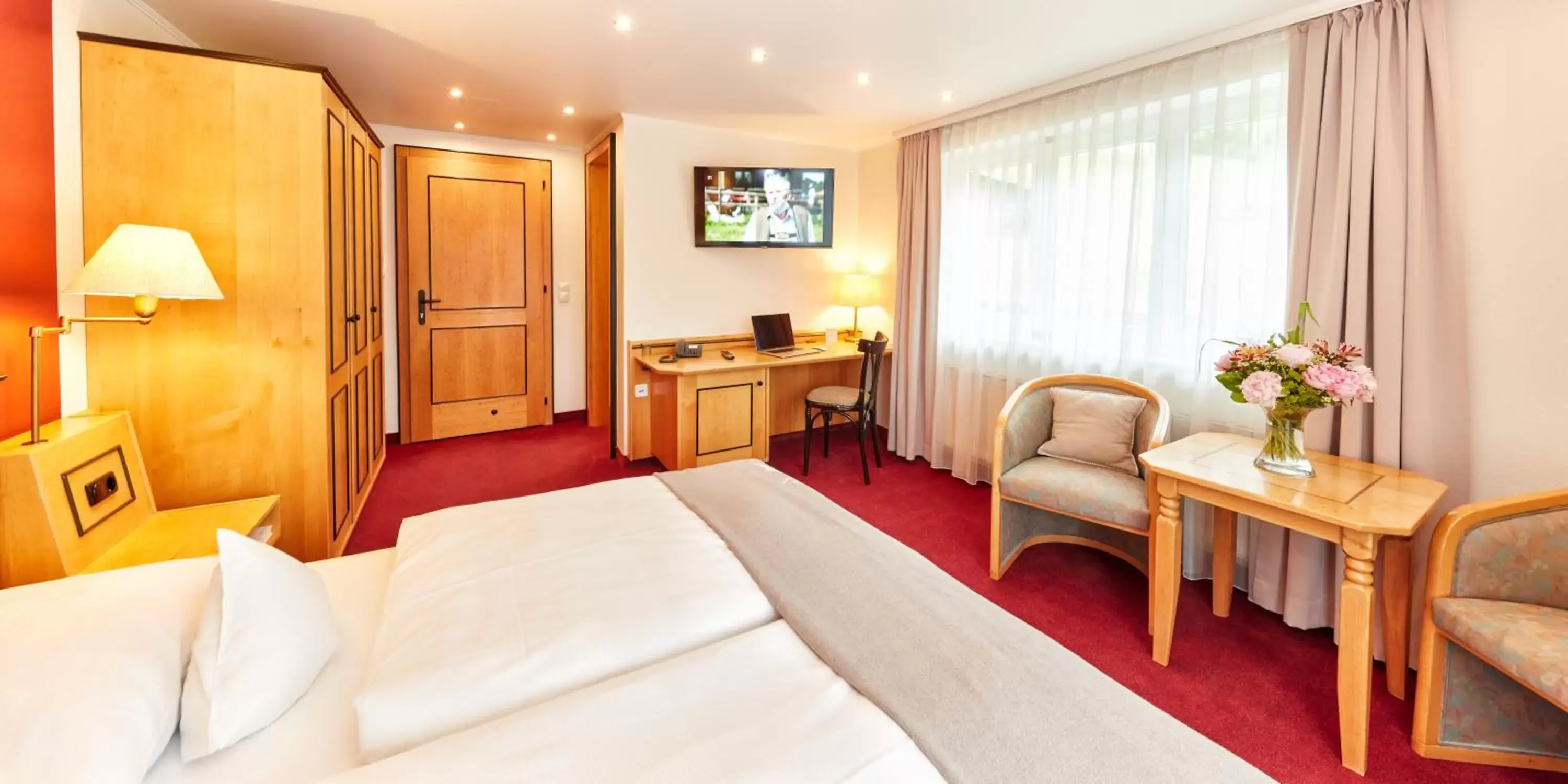 Comfort Double Room with Balcony in Hotel Riezler Hof Comfort Double Room with Balcony in Hotel Riezler Hof