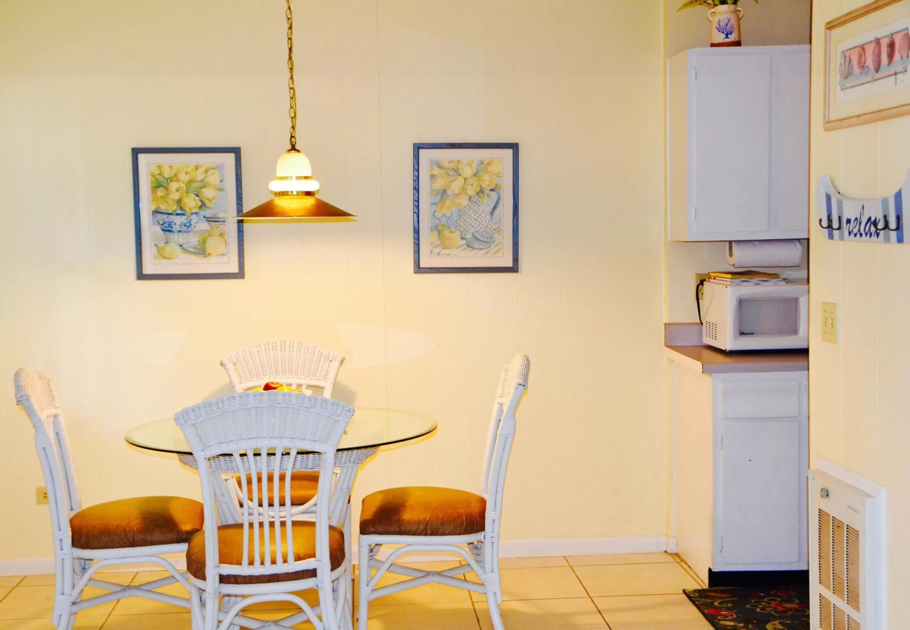 Dining area in Sea Turtle Inn