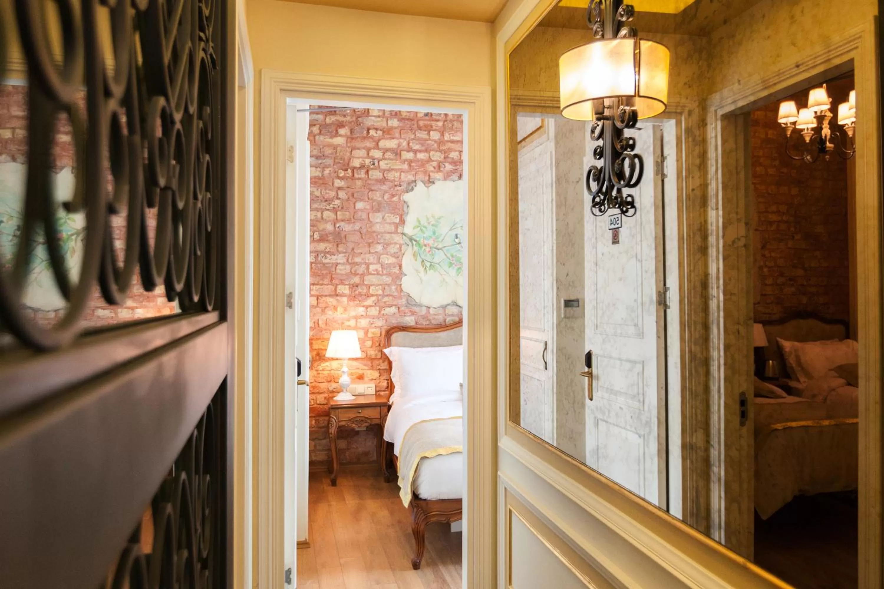 View (from property/room), Bed in Hotel Pera Parma