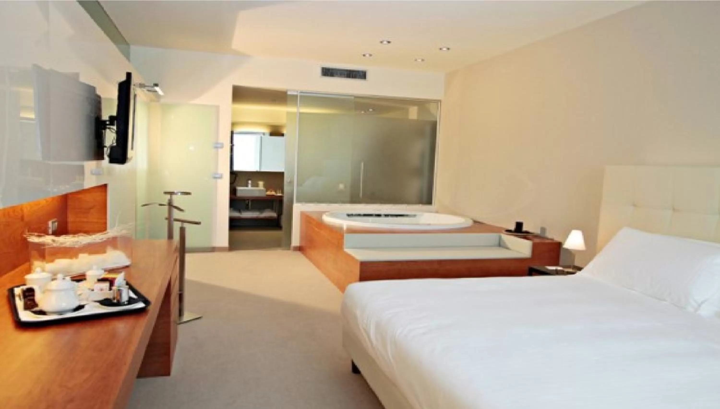 Bed in Cosmopolitan Hotel