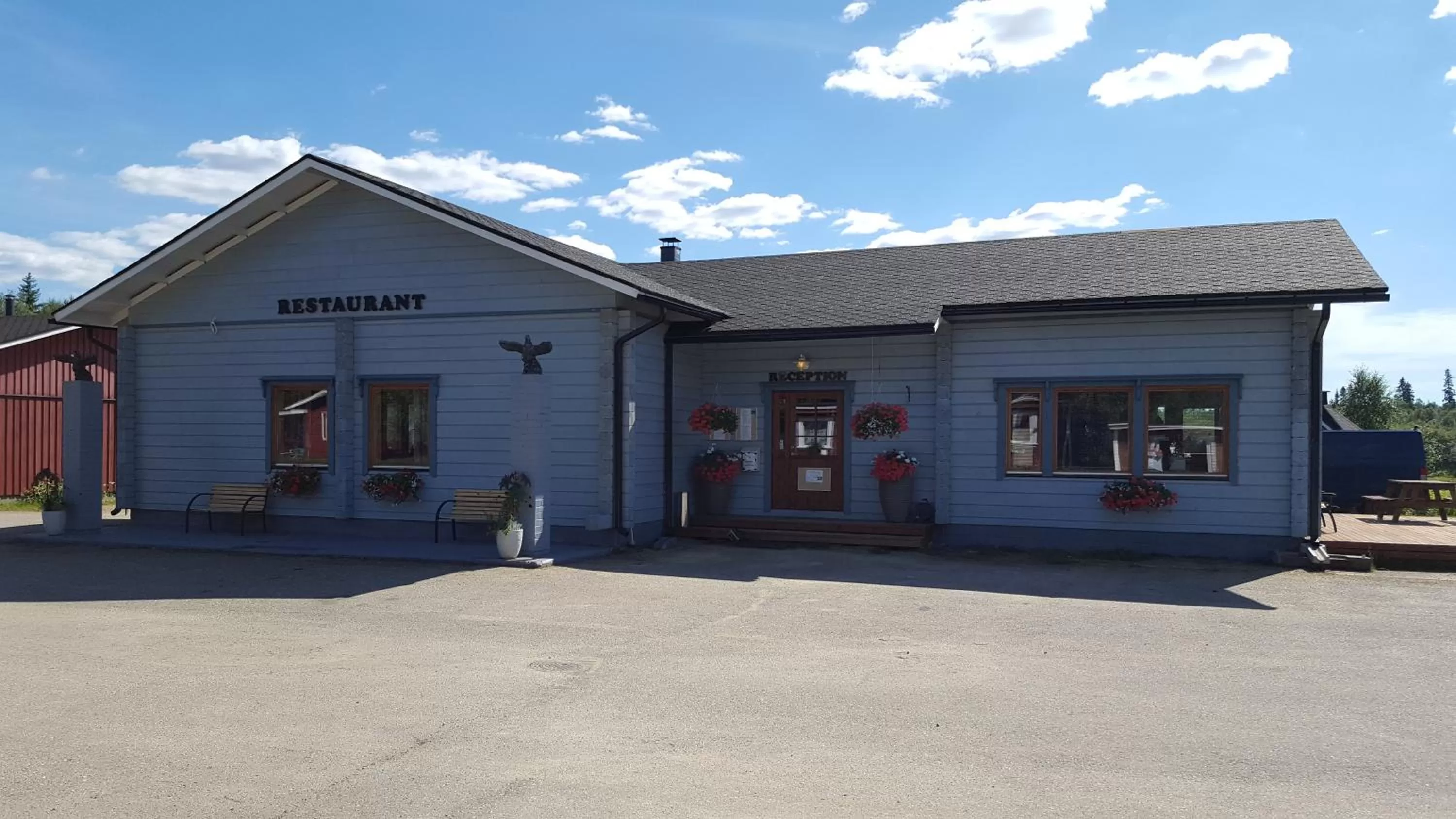 Restaurant/places to eat, Facade/Entrance in Arctic River Resort