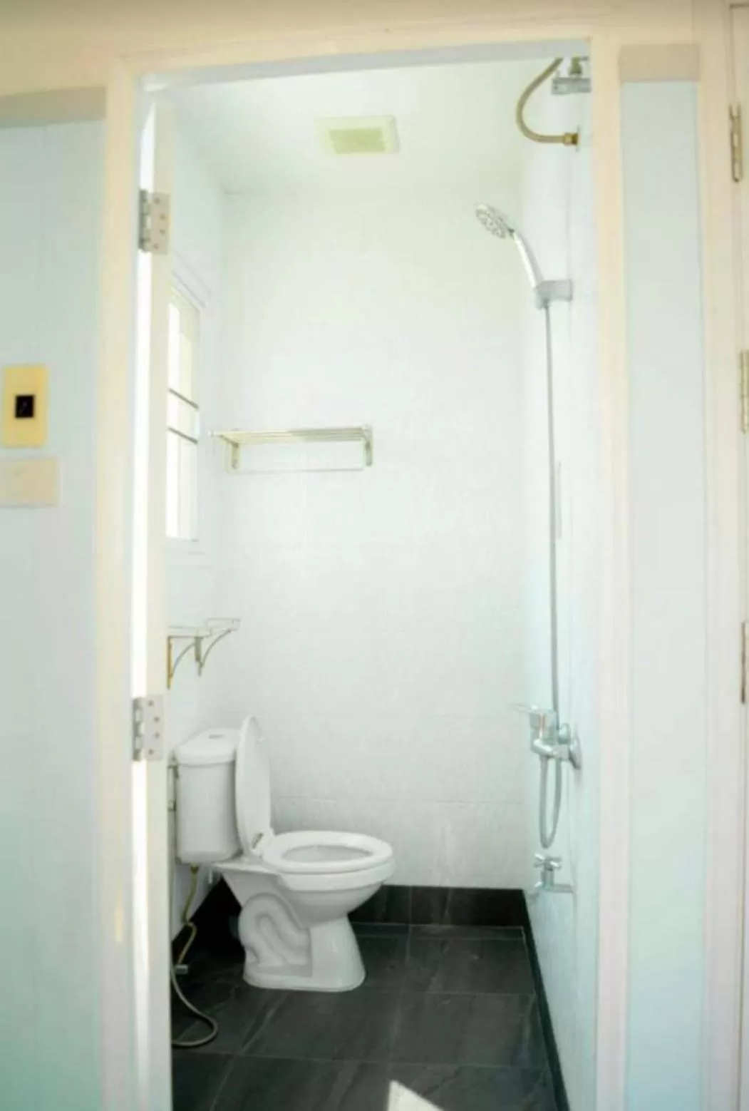 Bathroom in MANDARIN LODGE by victor