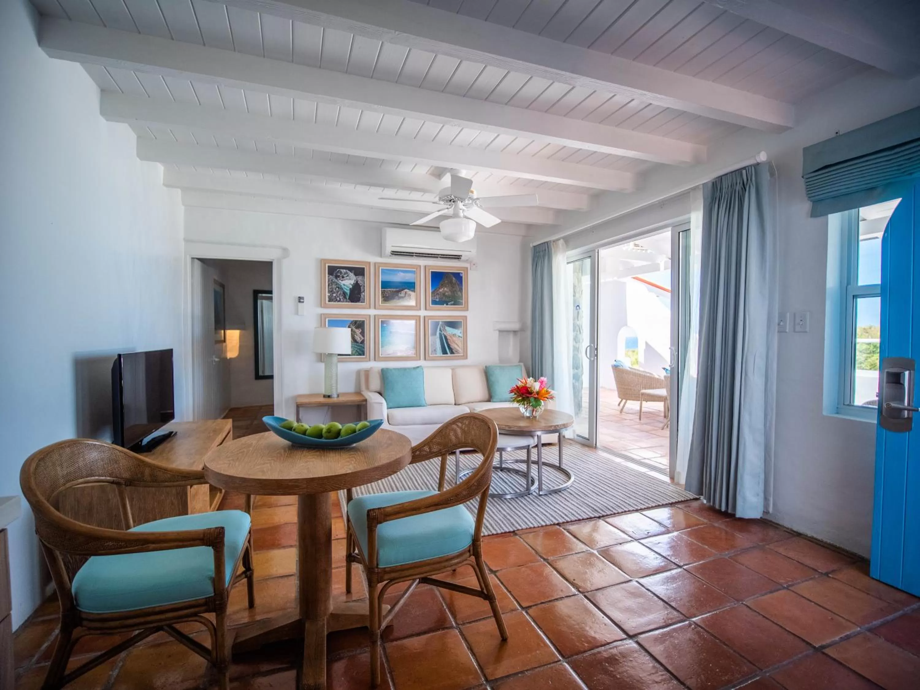 Living room in Windjammer Landing Resort and Residences