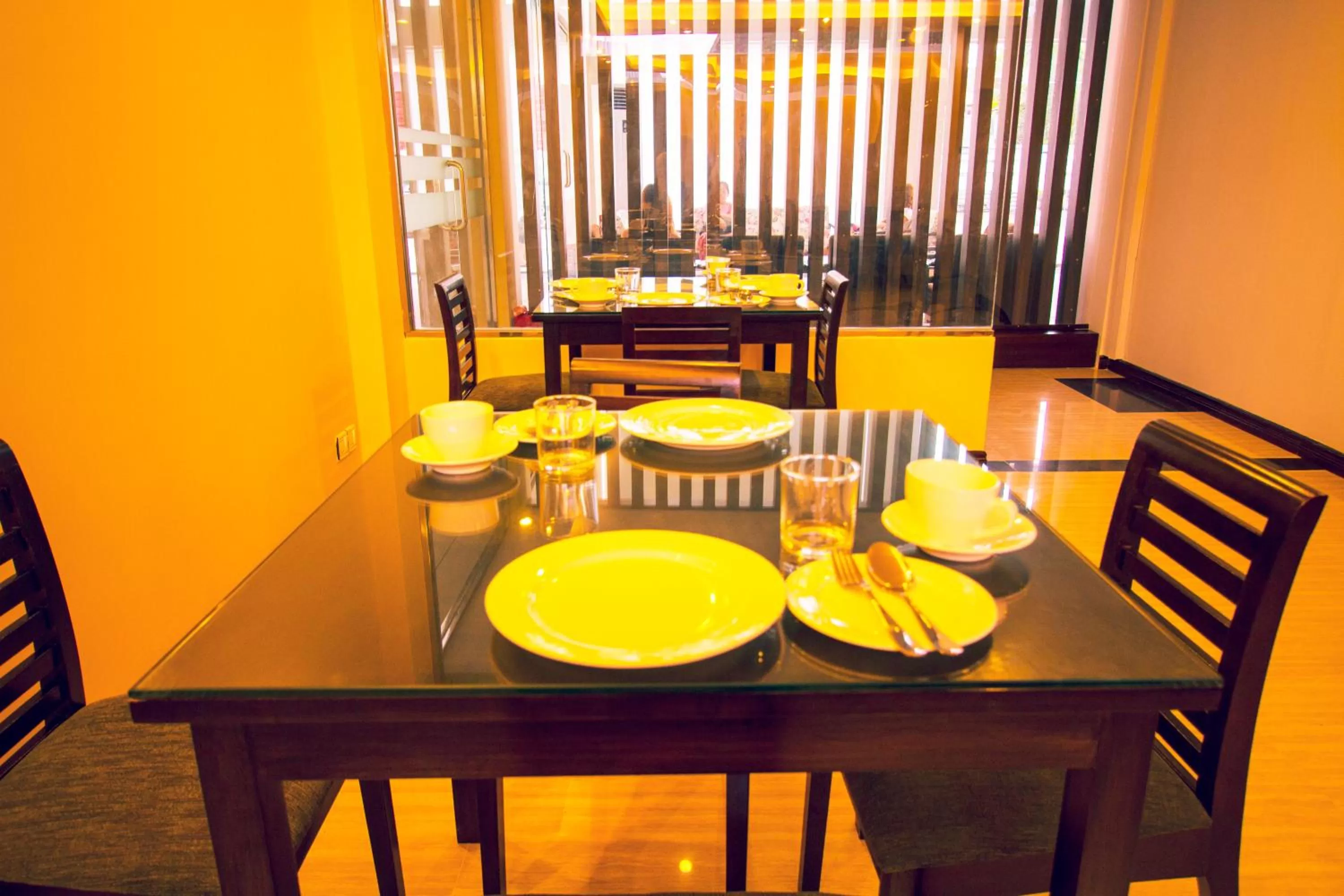 Restaurant/places to eat in Hotel Yankin