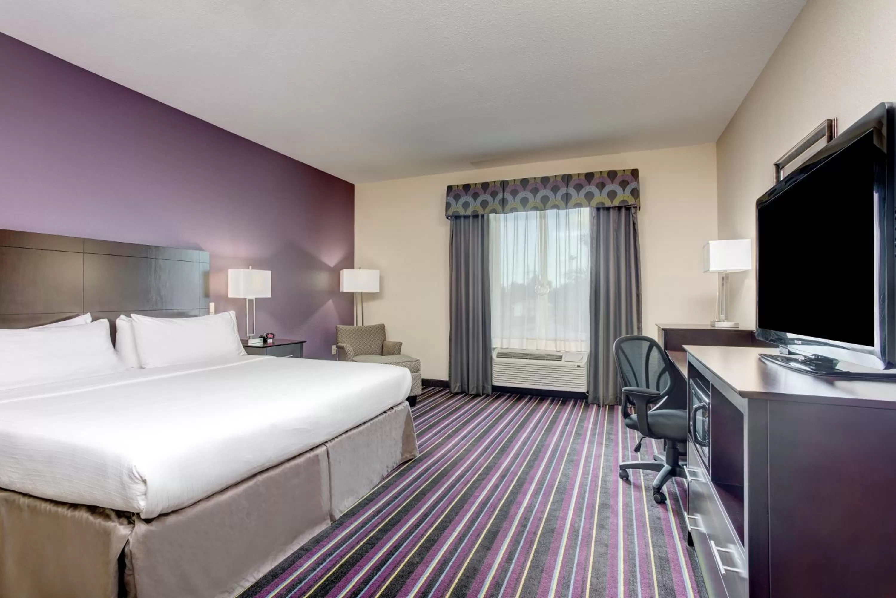 Photo of the whole room, Bed in Holiday Inn Express & Suites Raceland - Highway 90 by IHG