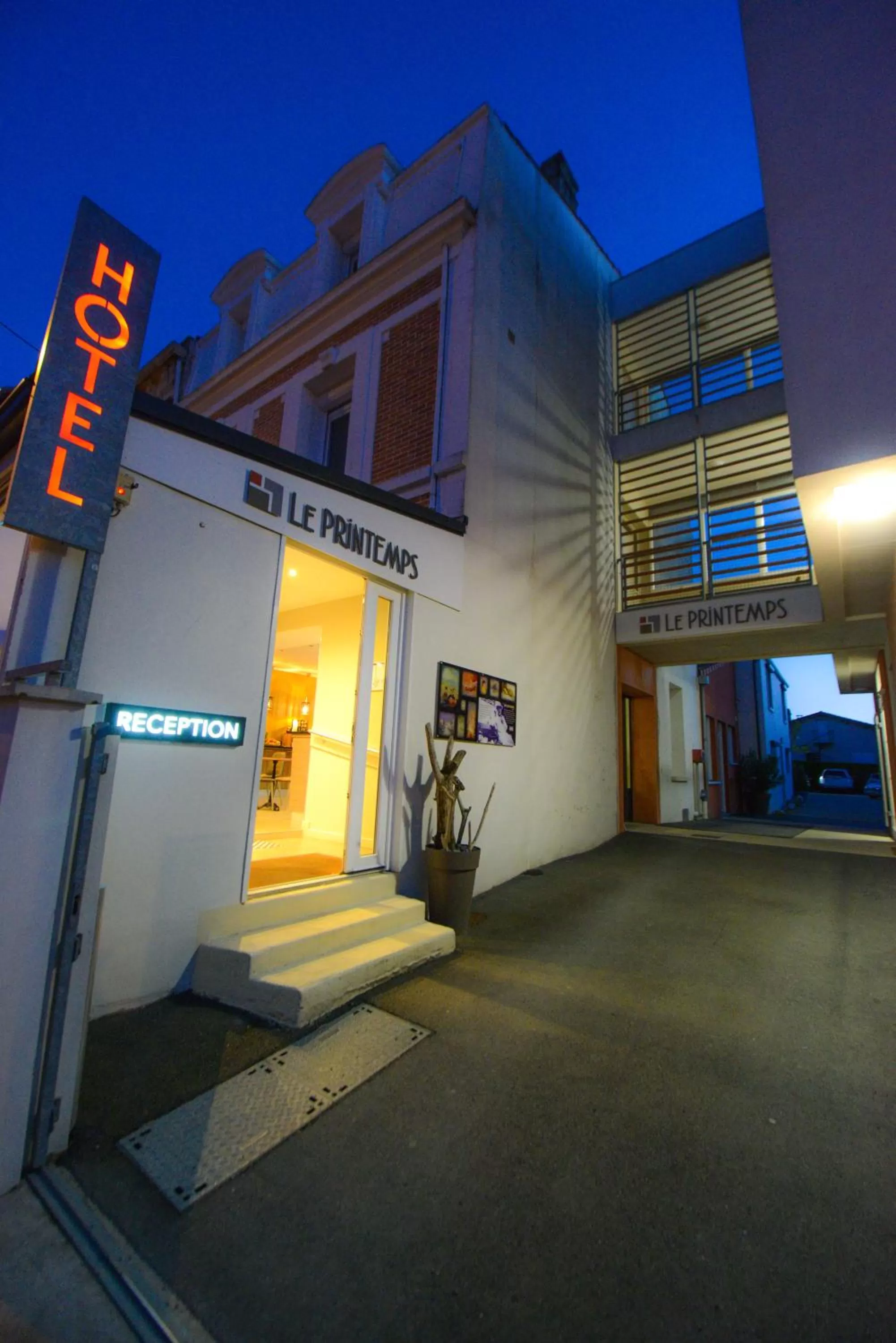 Property logo or sign in Hôtel Le Printemps